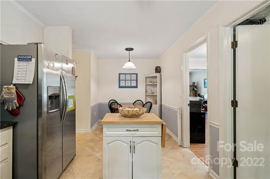 9404 Wenlock Circle