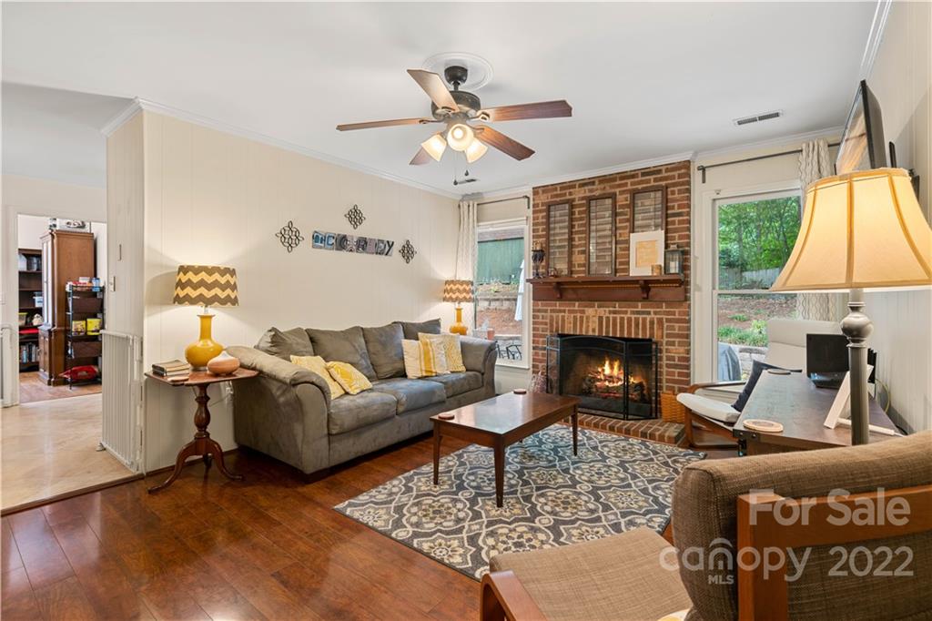 9404 Wenlock Circle