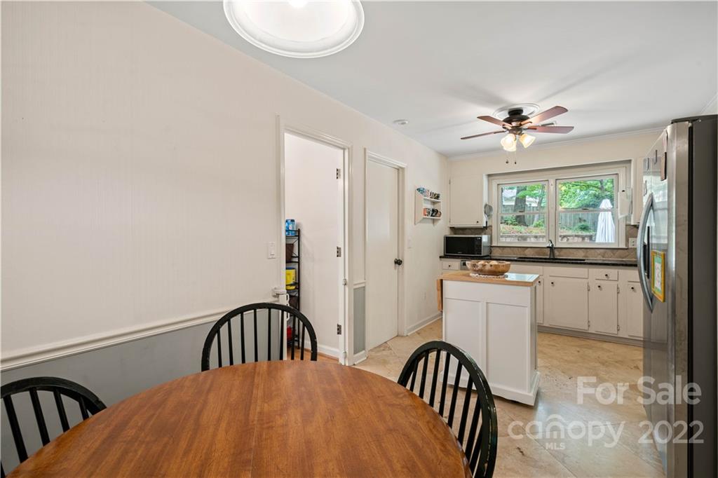 9404 Wenlock Circle