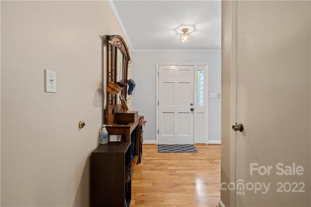 9404 Wenlock Circle