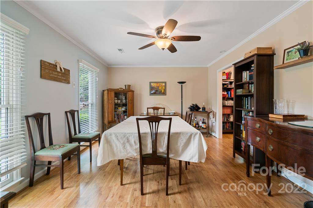 9404 Wenlock Circle