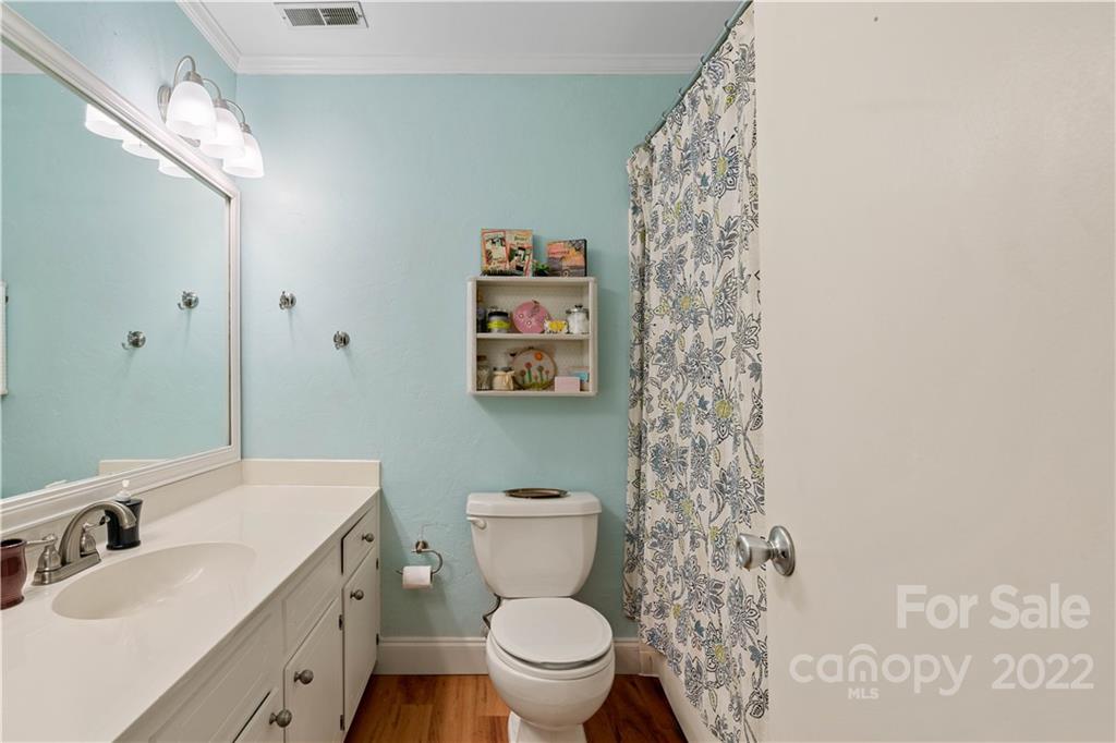 9404 Wenlock Circle
