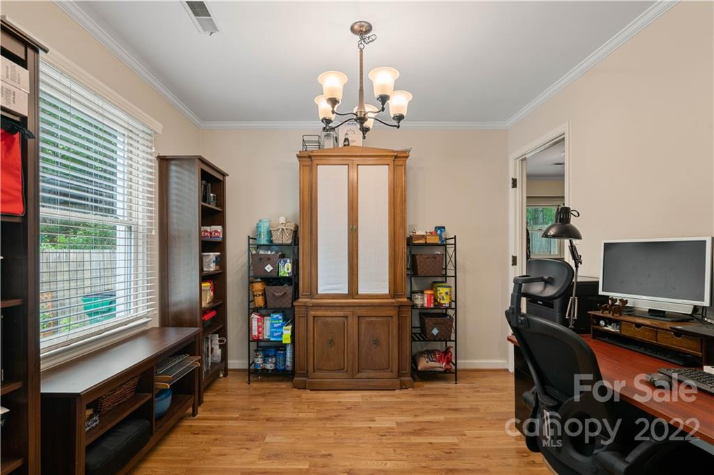 9404 Wenlock Circle