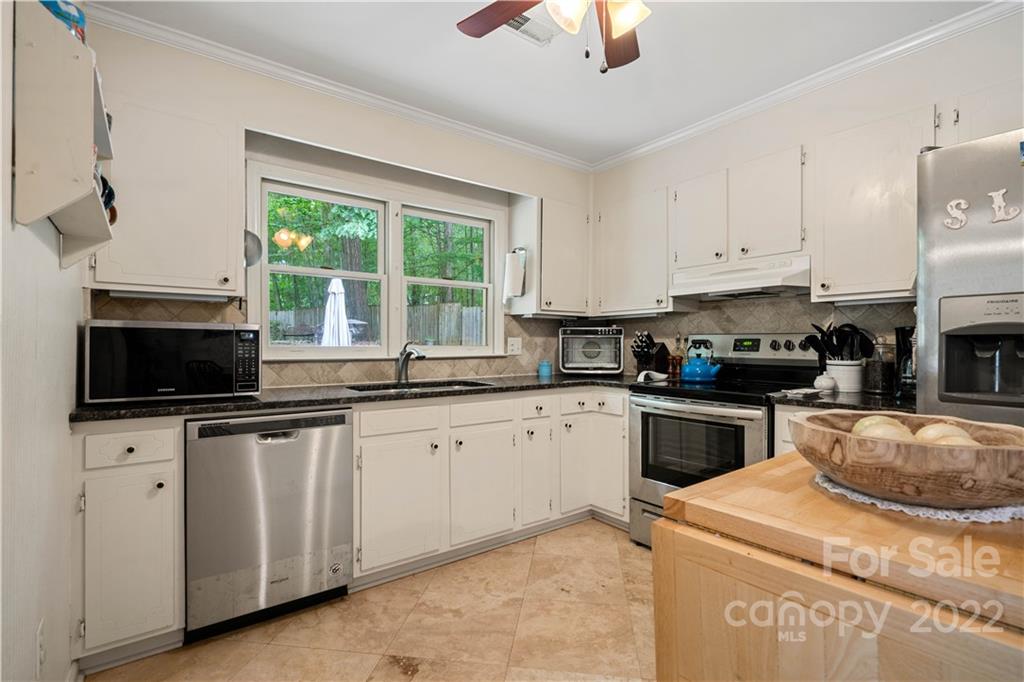 9404 Wenlock Circle