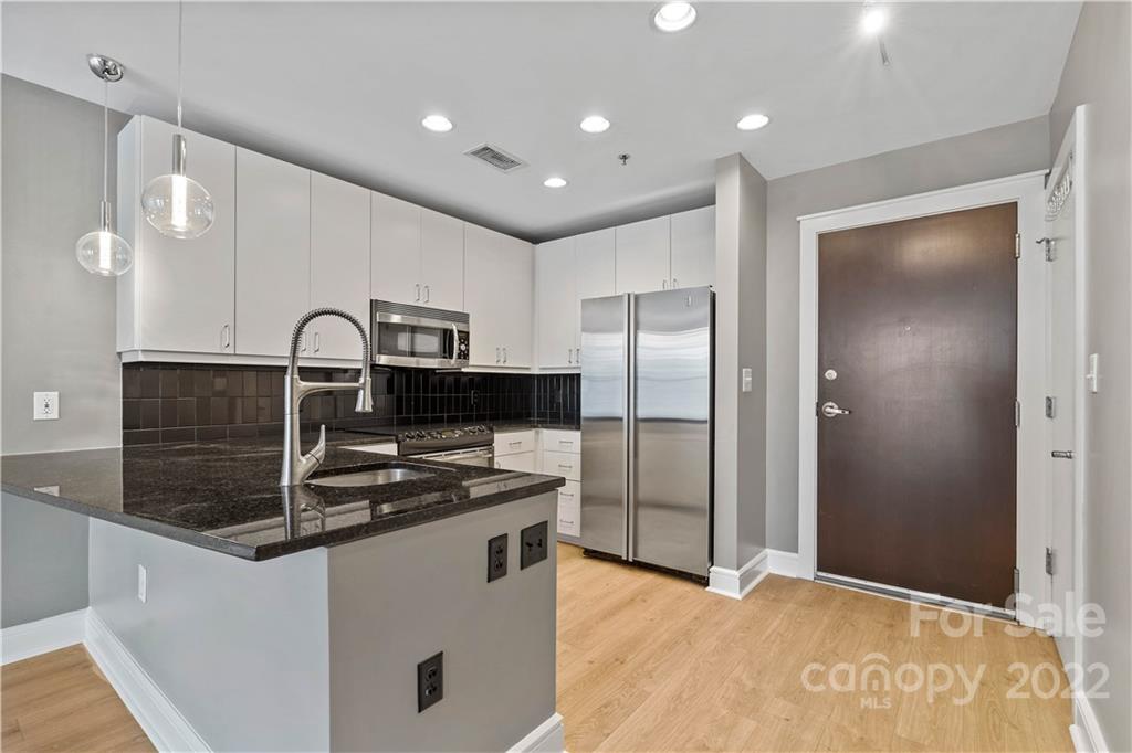 333 W Trade Street Unit: 1409