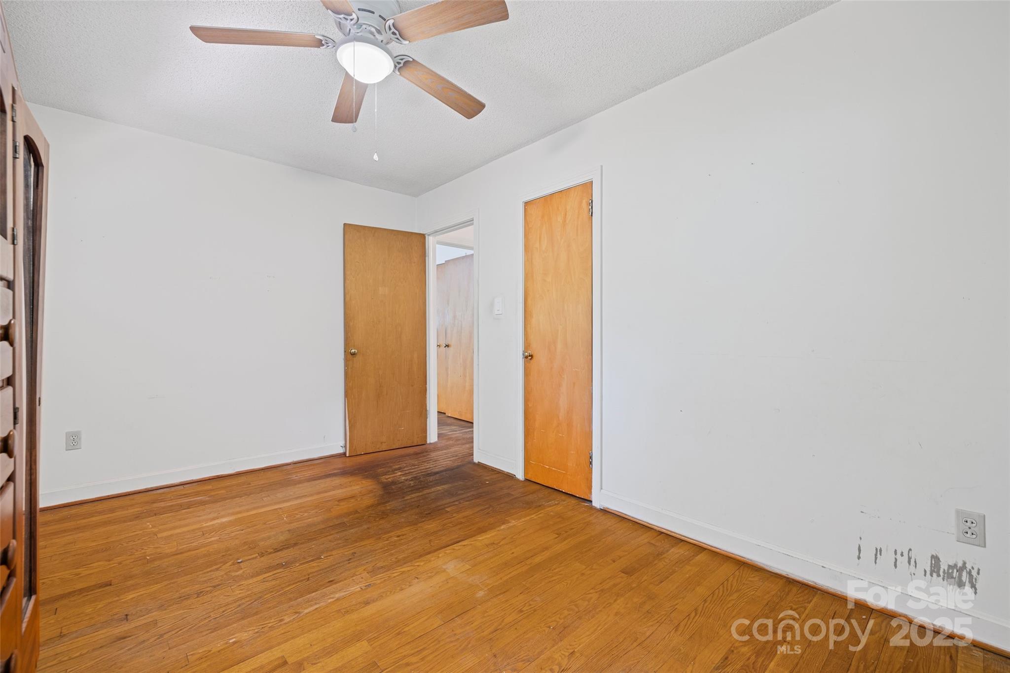 527 W Park Drive