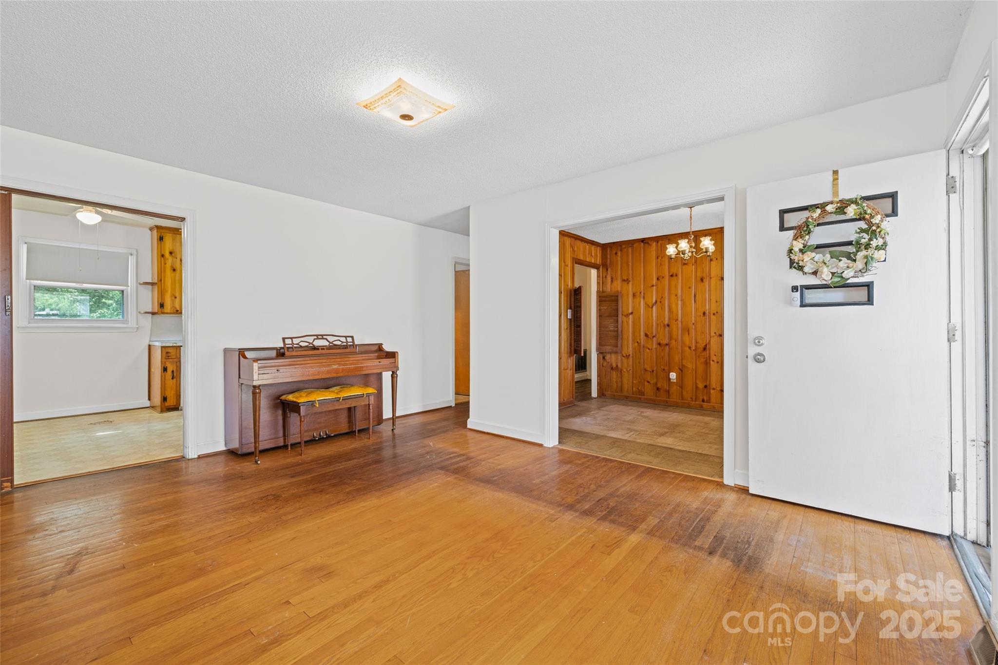 527 W Park Drive