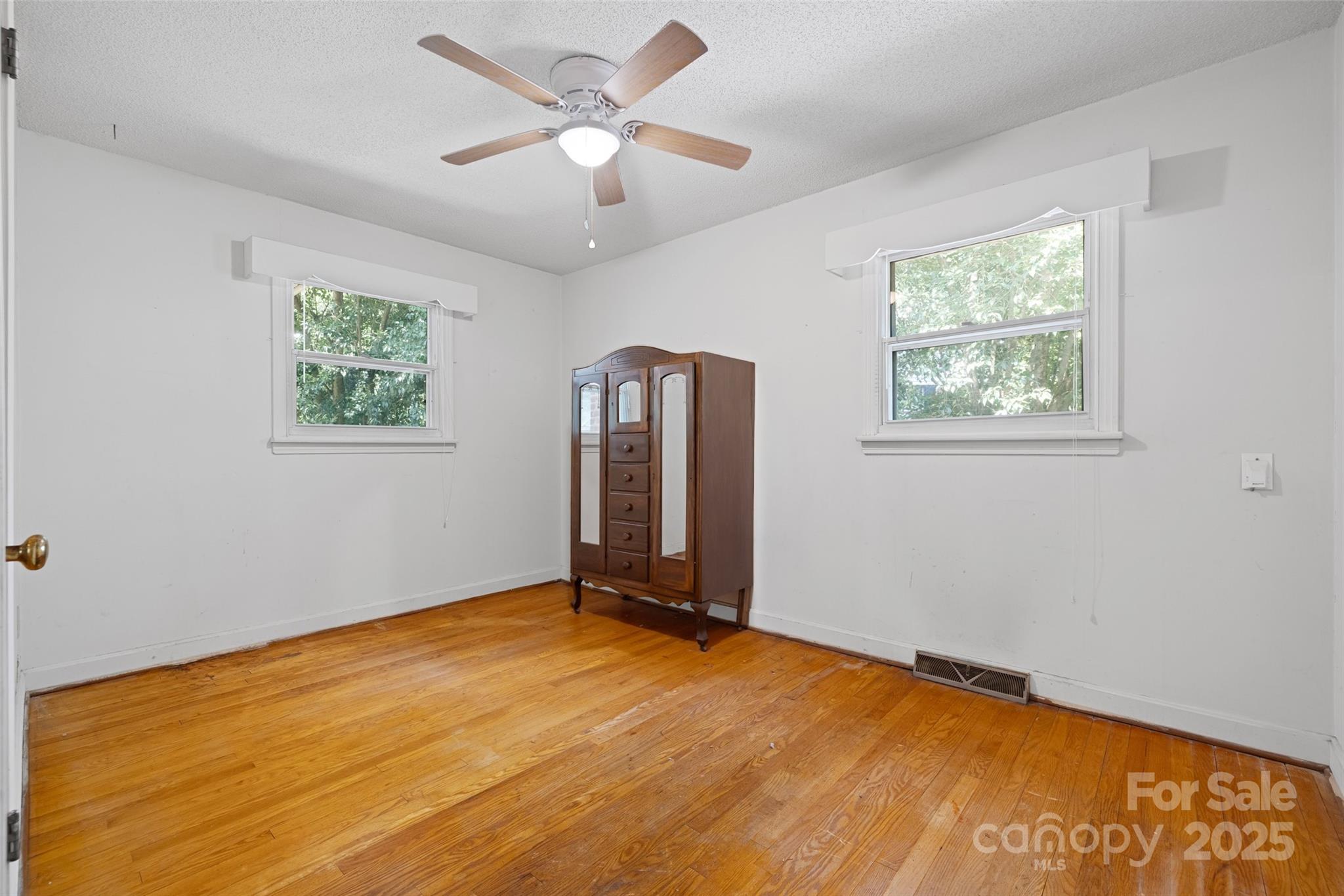 527 W Park Drive