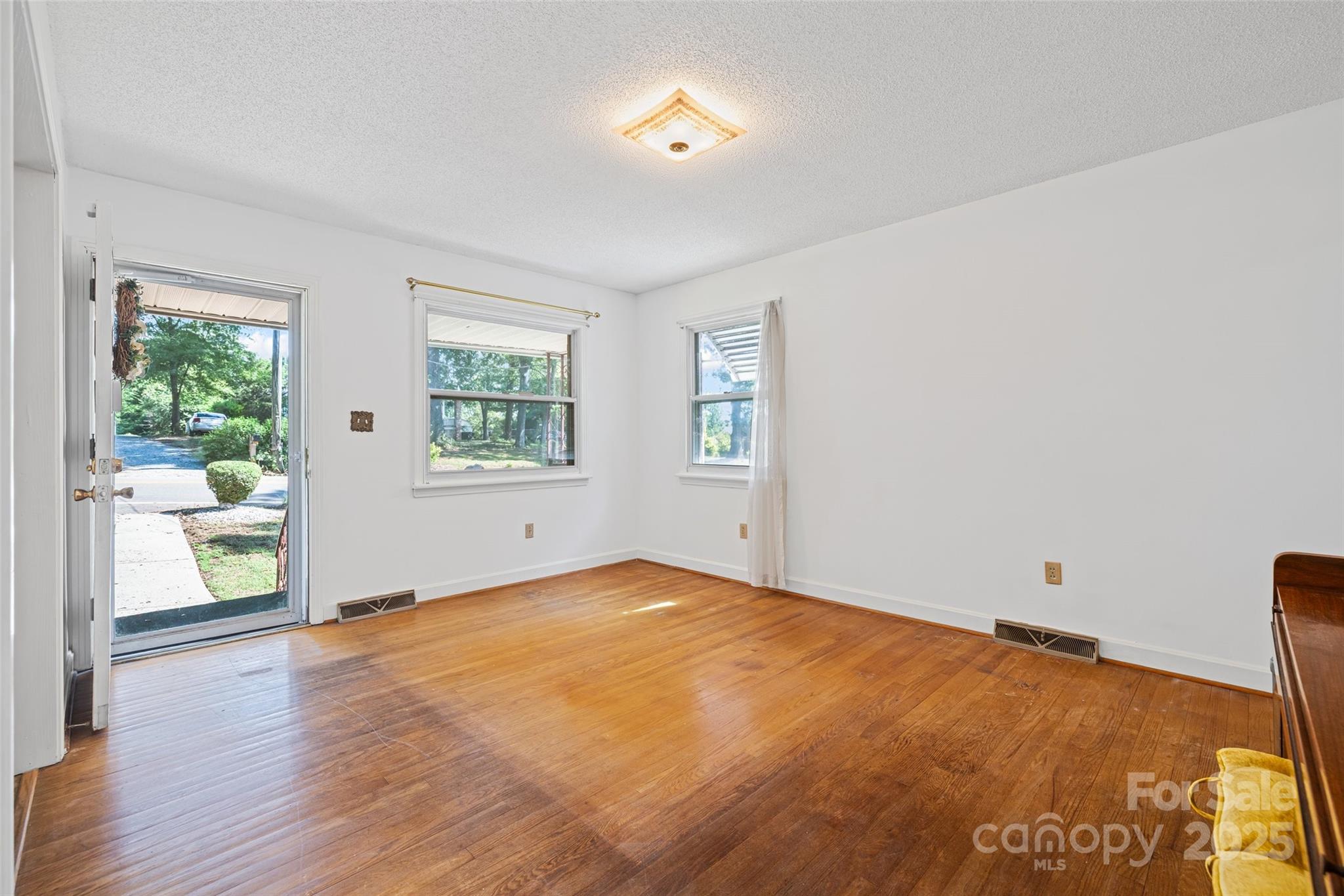 527 W Park Drive