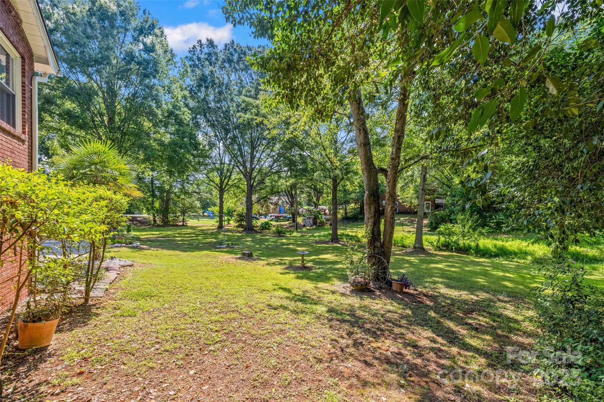 527 W Park Drive