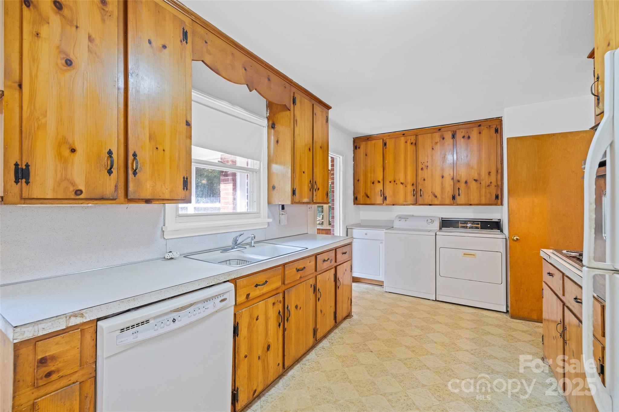 527 W Park Drive