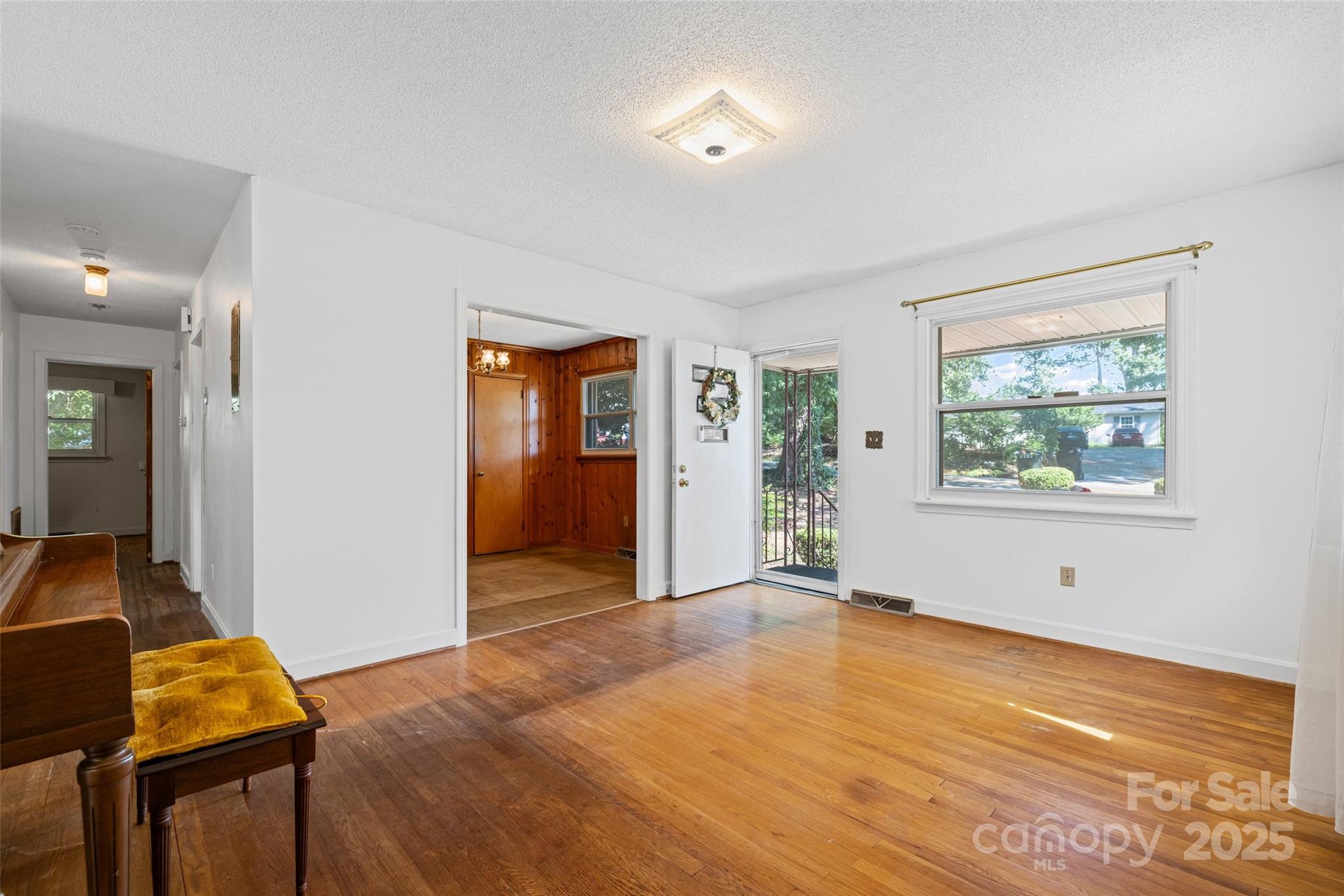 527 W Park Drive