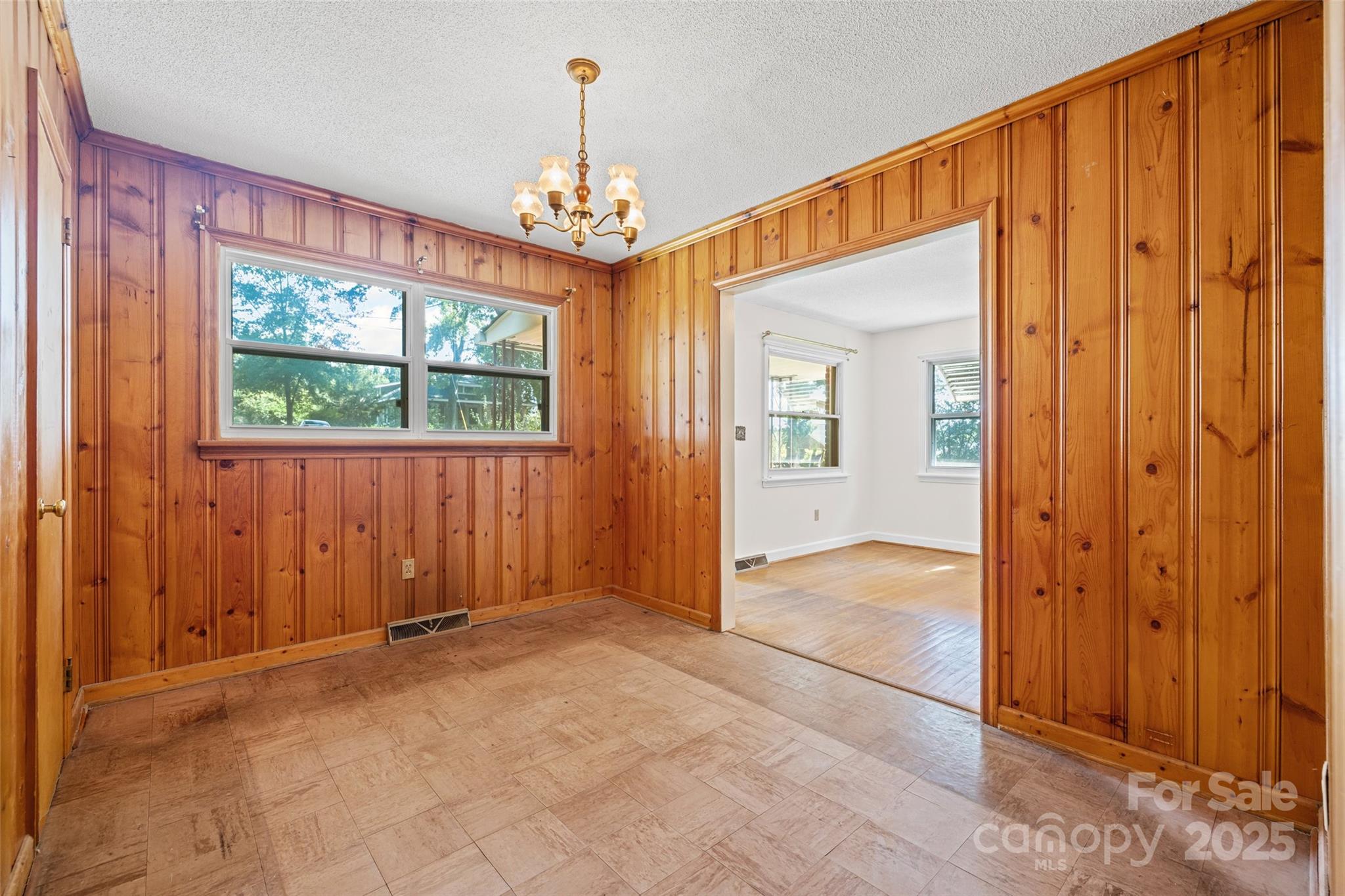 527 W Park Drive