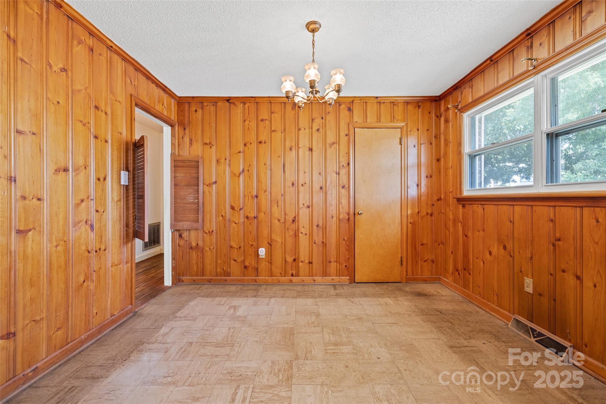 527 W Park Drive