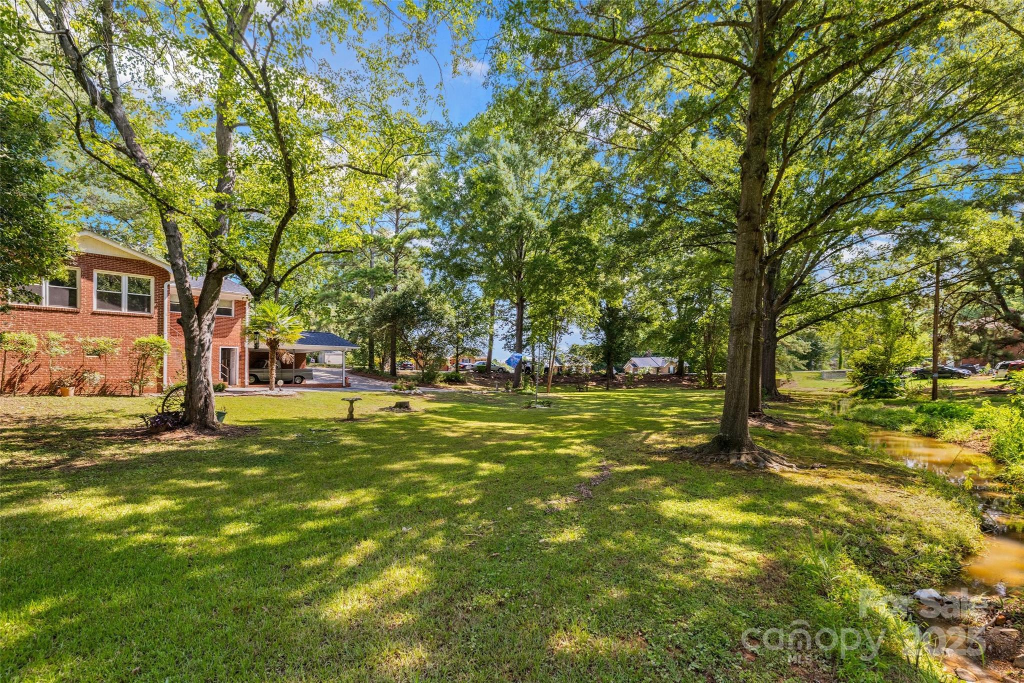 527 W Park Drive