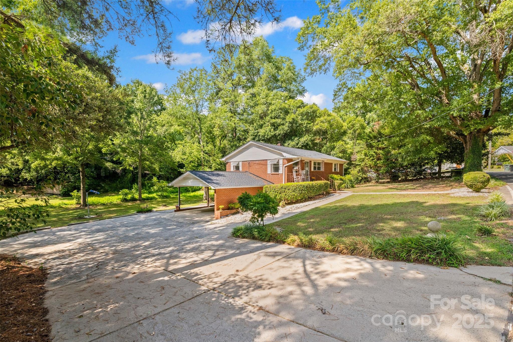 527 W Park Drive