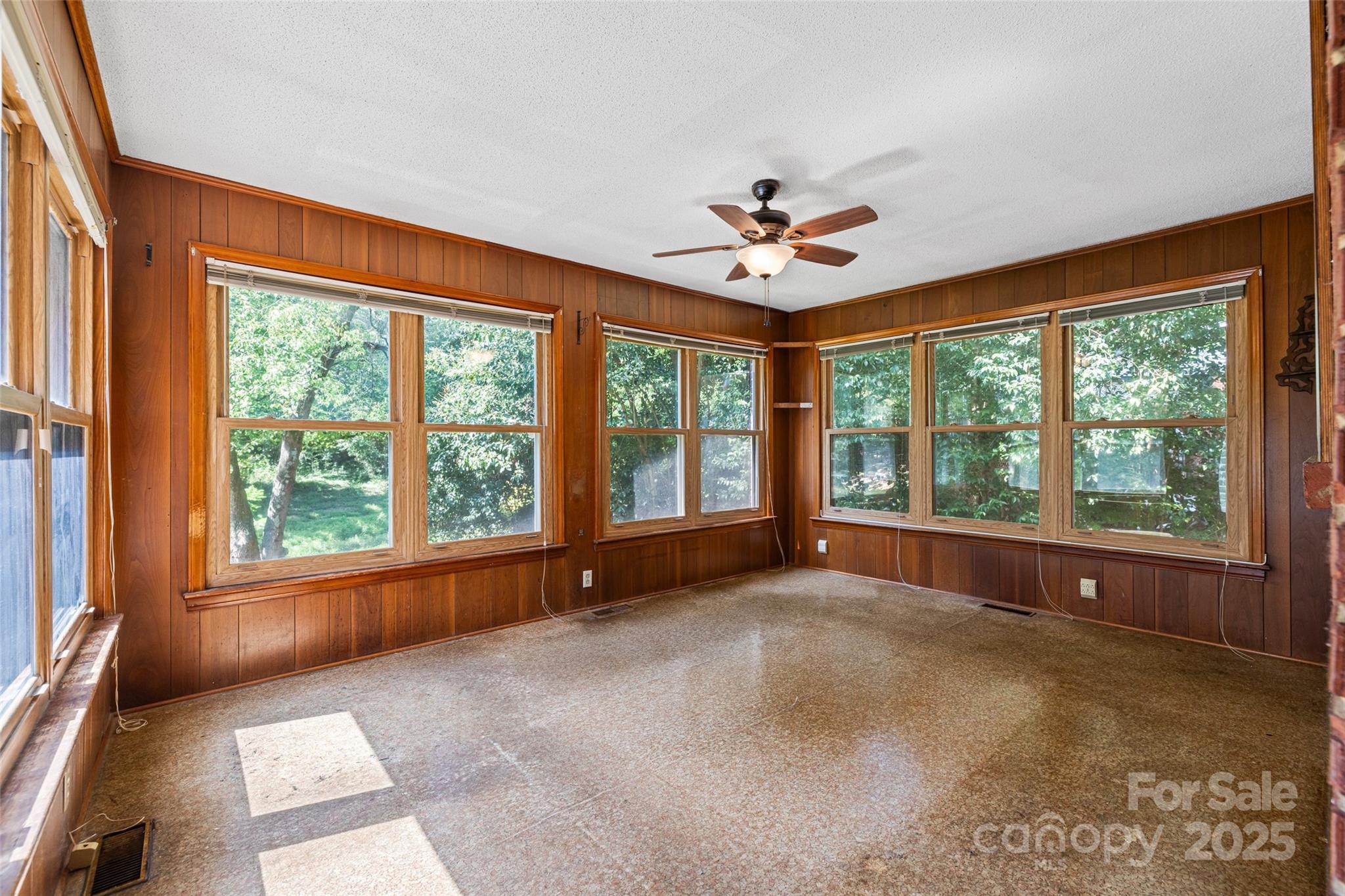 527 W Park Drive