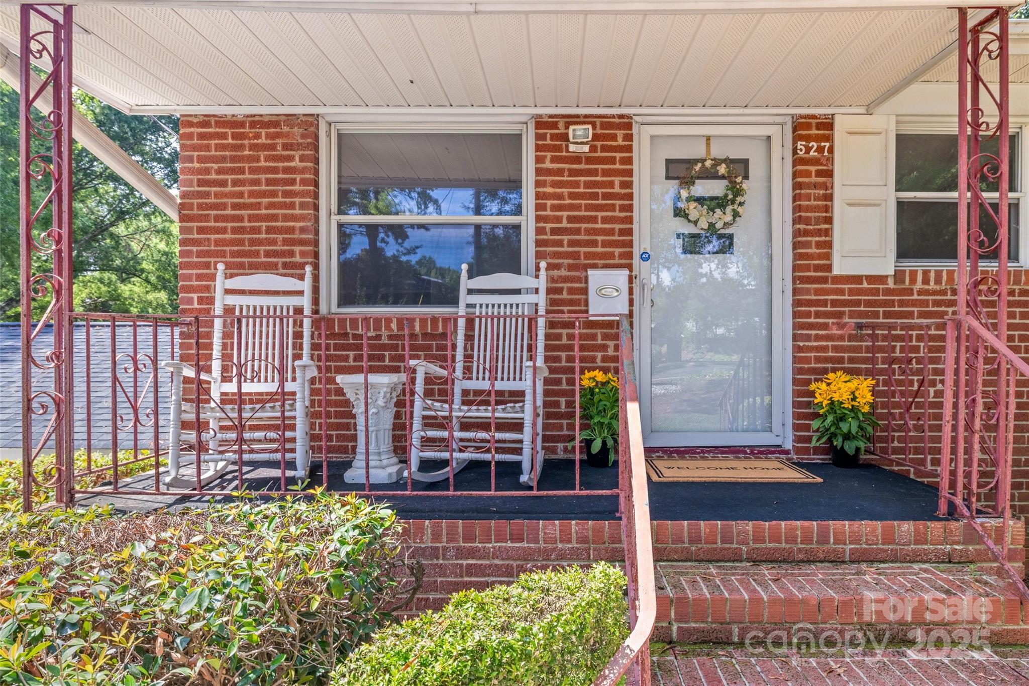 527 W Park Drive