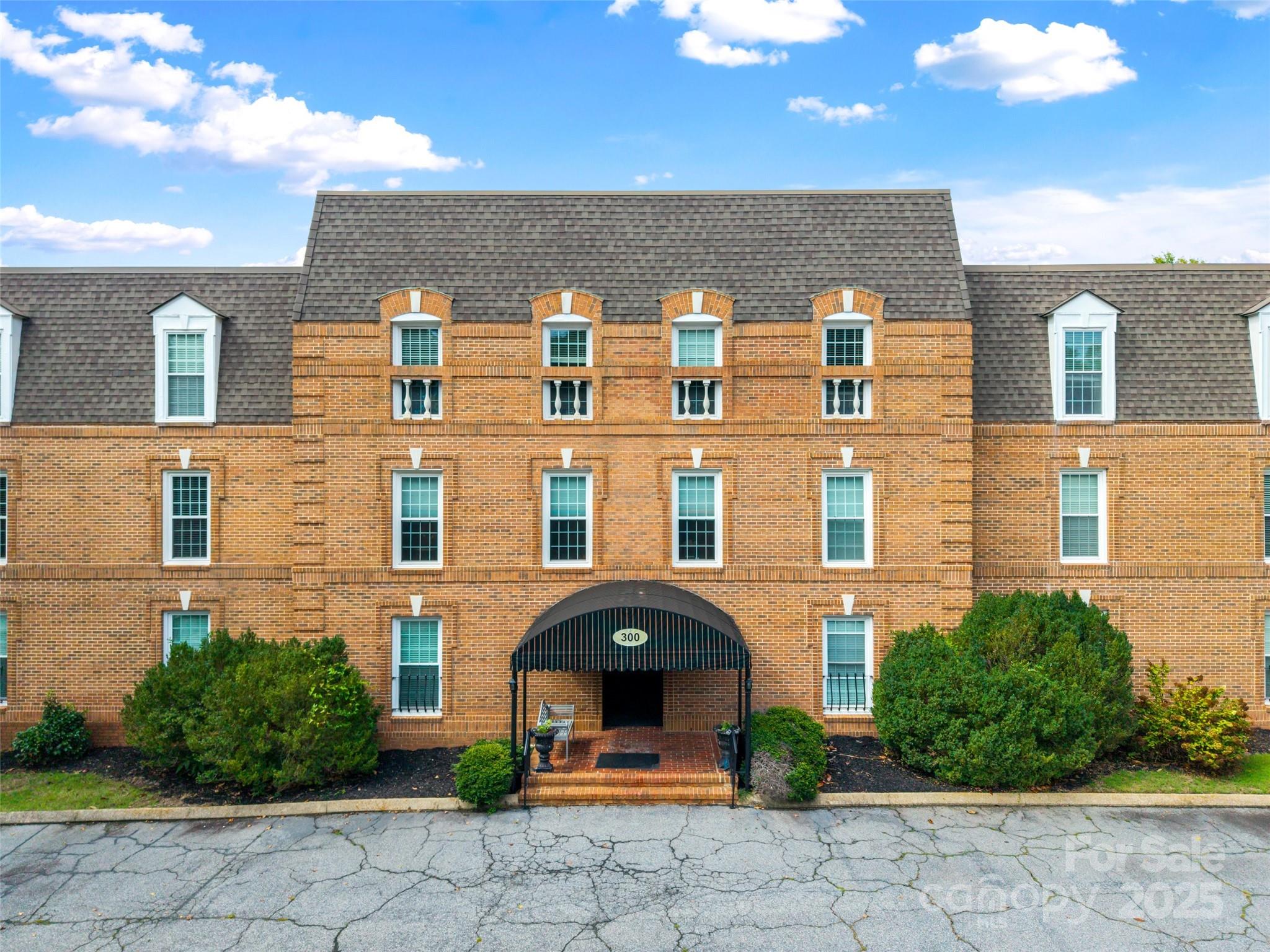 300 N Fulton Street Unit: 24