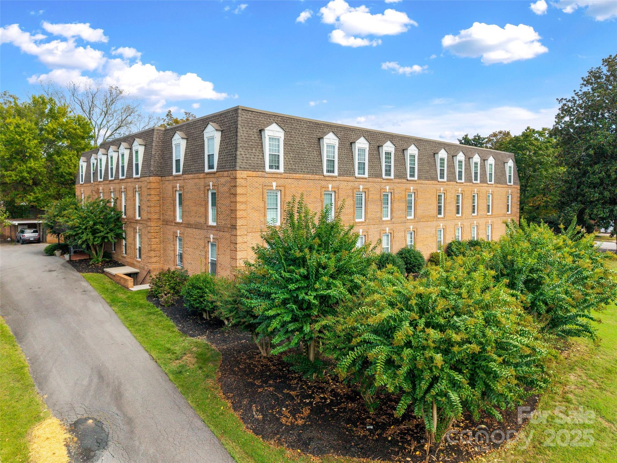 300 N Fulton Street Unit: 24