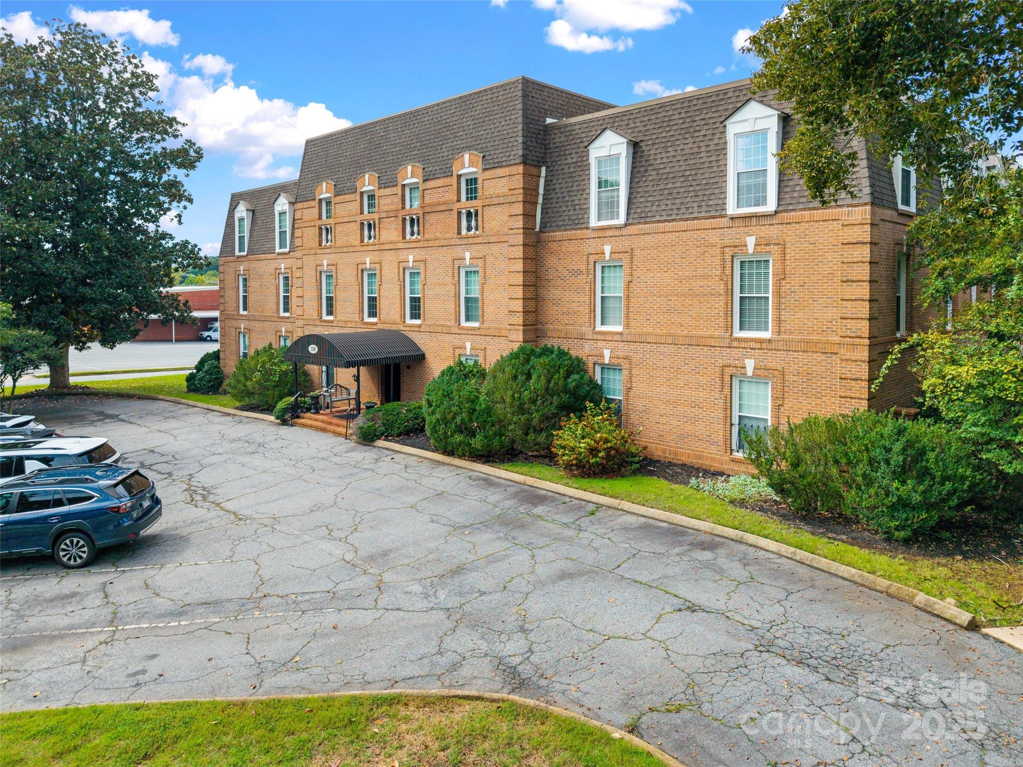 300 N Fulton Street Unit: 24