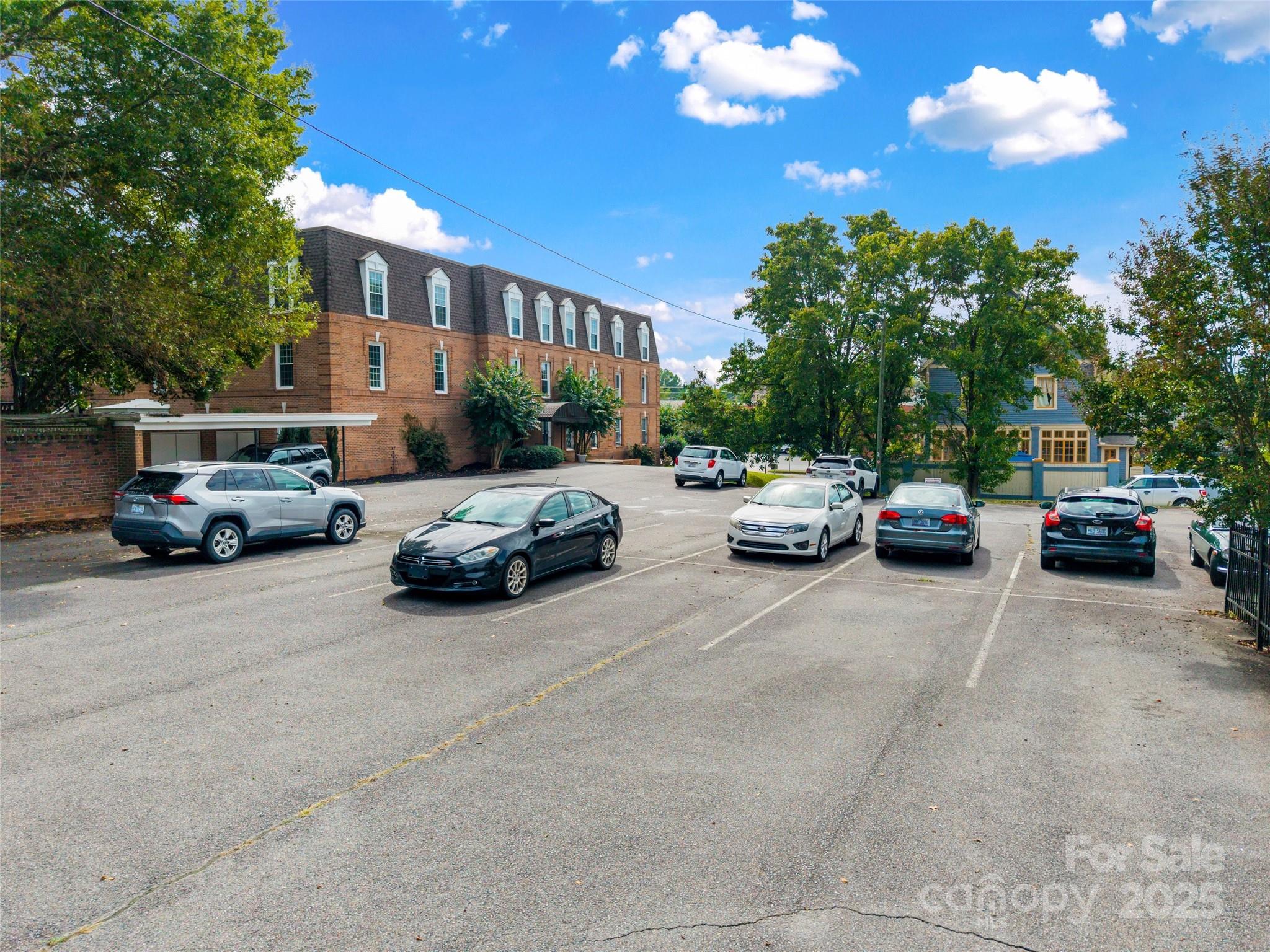 300 N Fulton Street Unit: 24