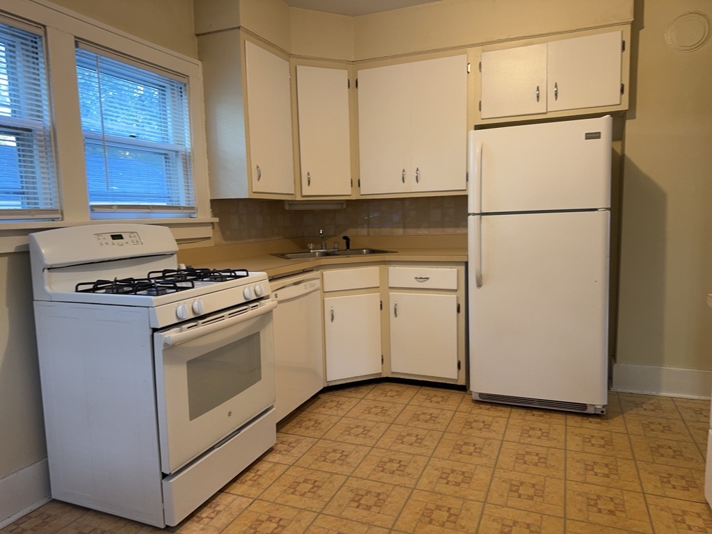 115 W Crystal Lake Avenue