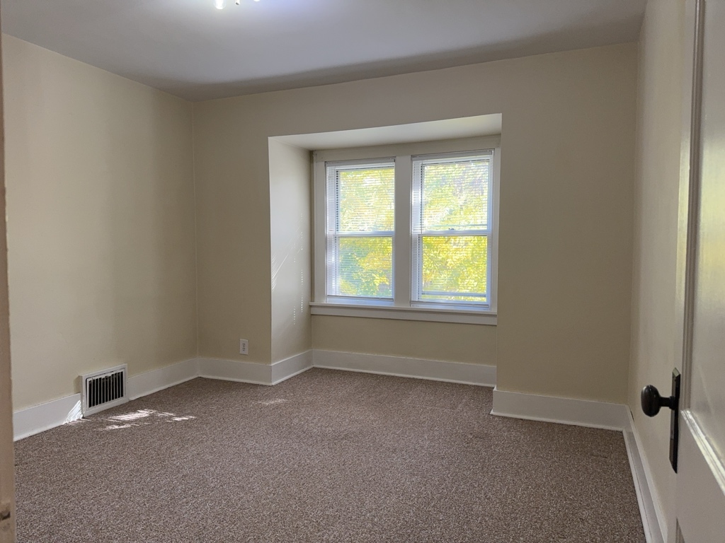 115 W Crystal Lake Avenue