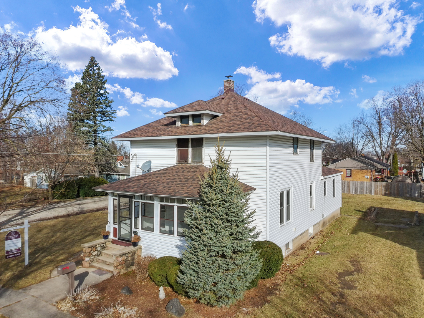 607 W Burbank Street