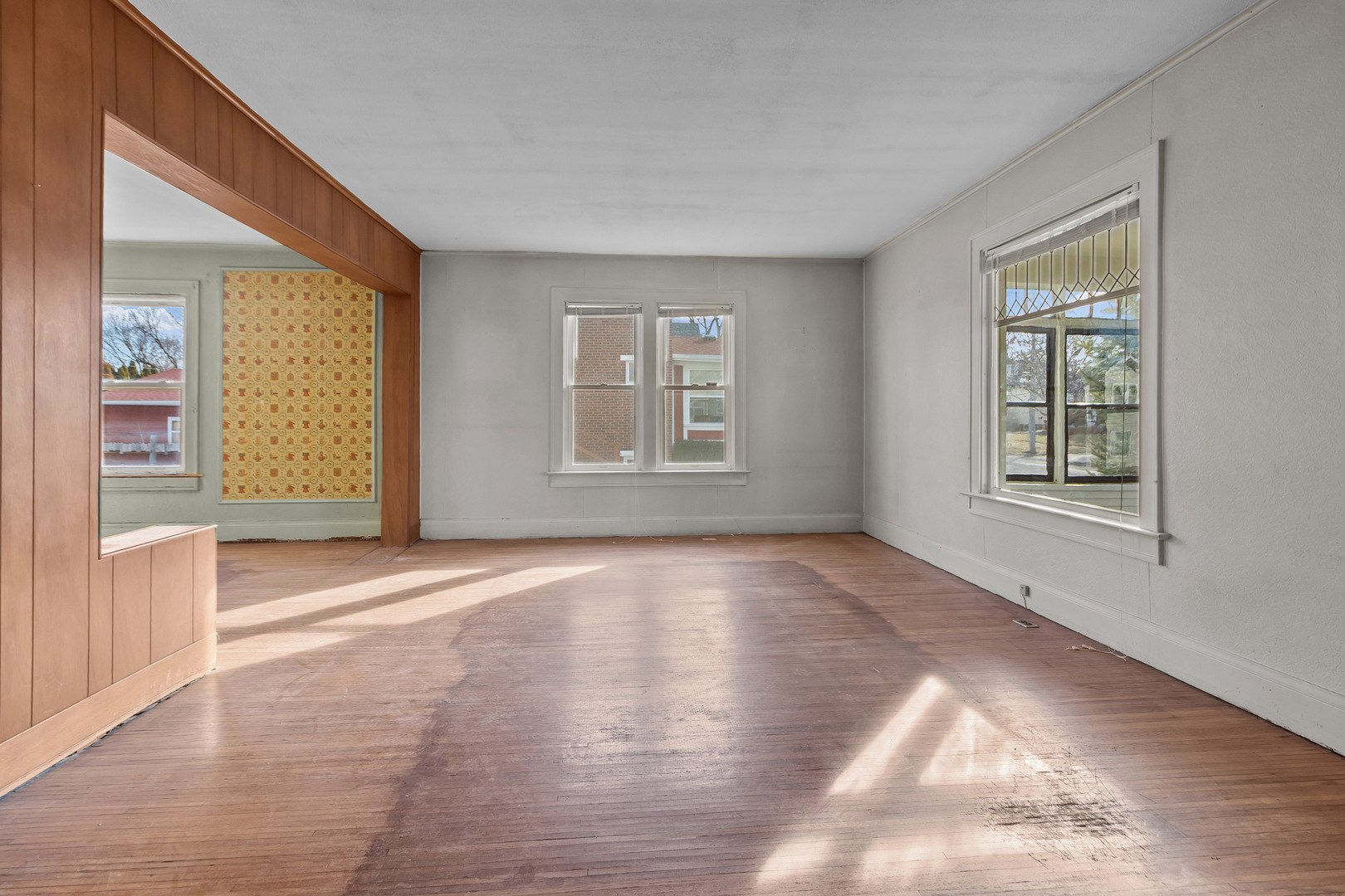 607 W Burbank Street