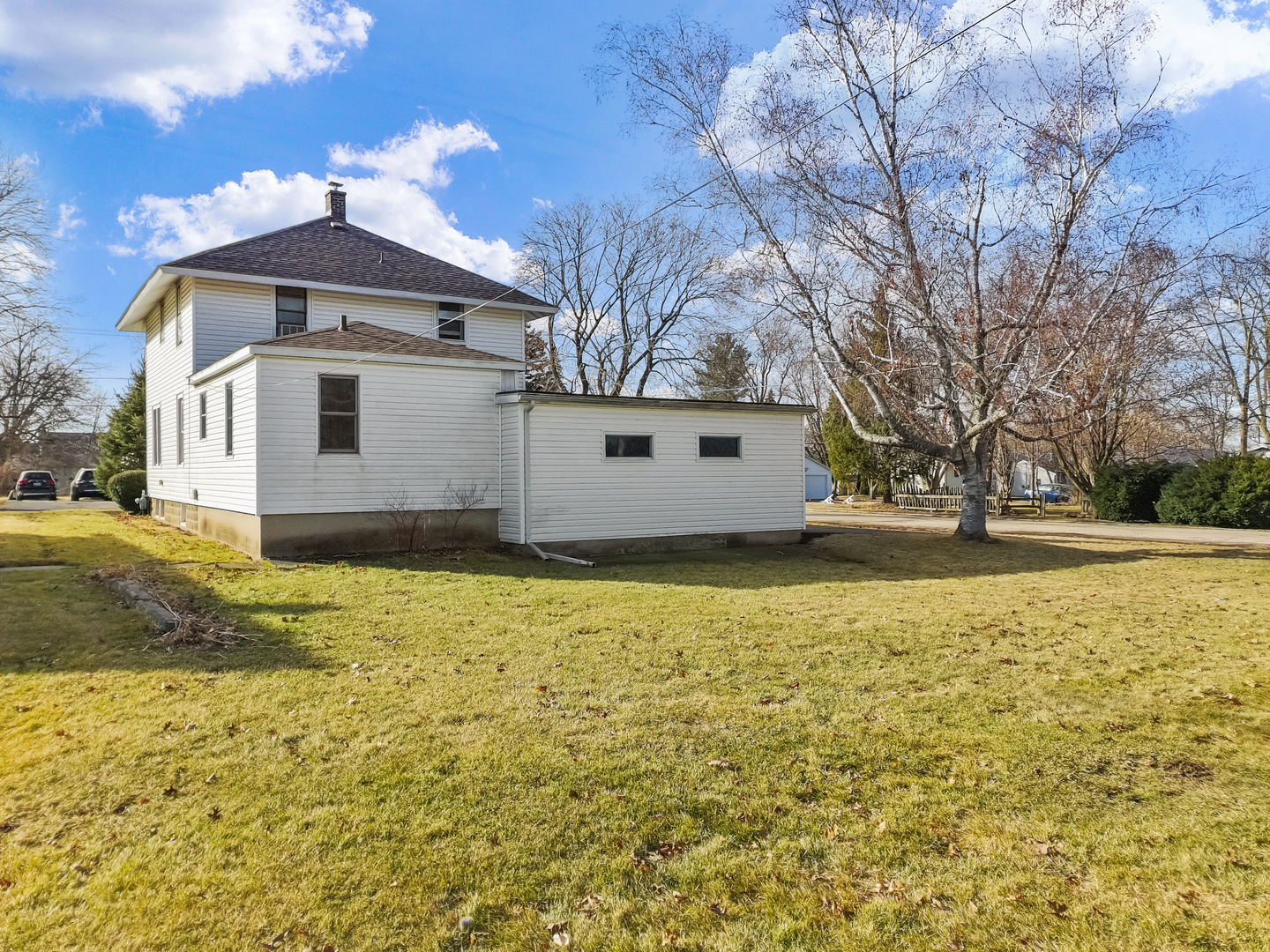 607 W Burbank Street