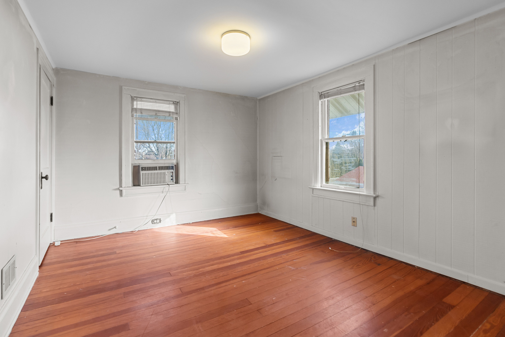 607 W Burbank Street