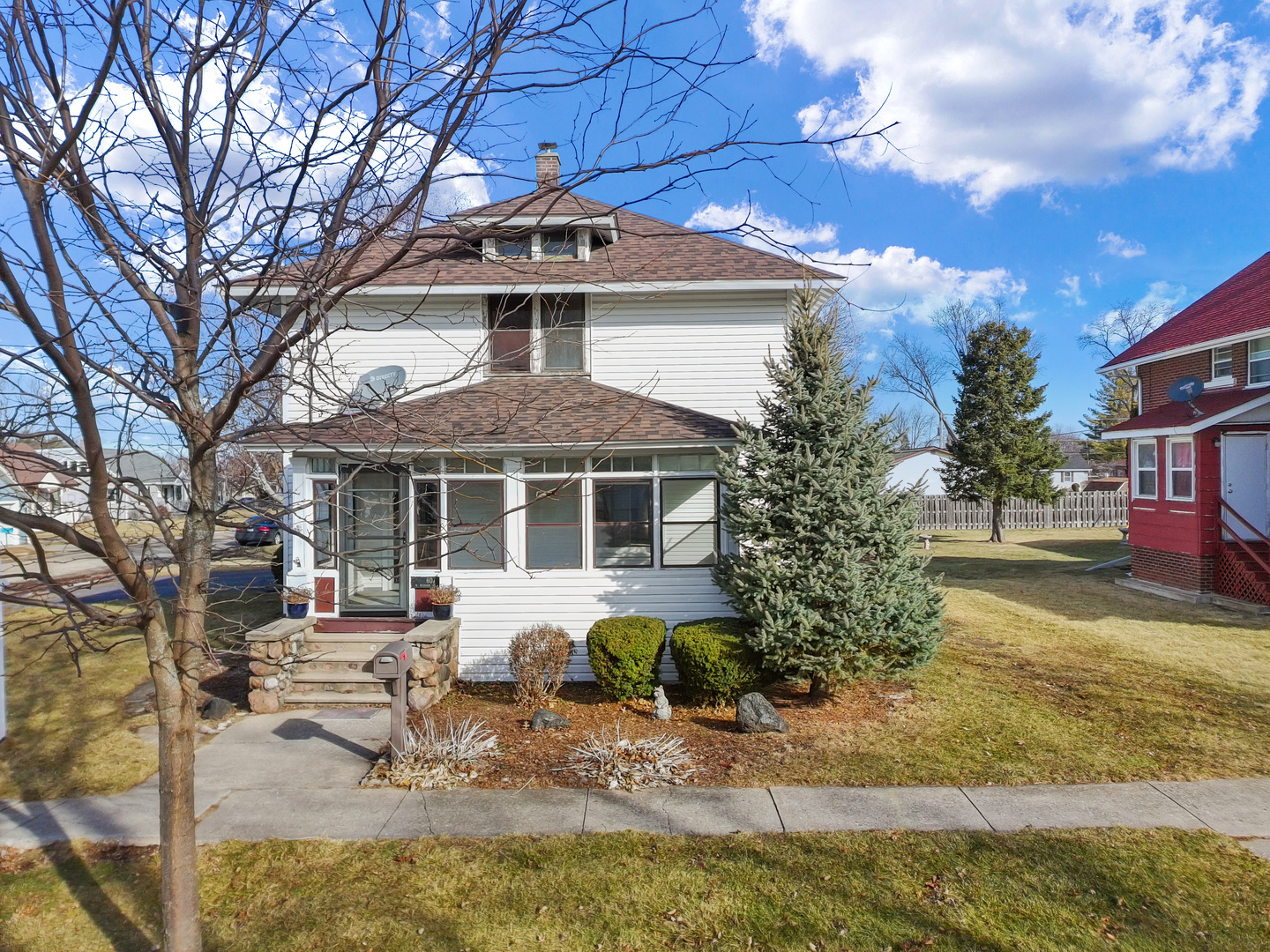 607 W Burbank Street