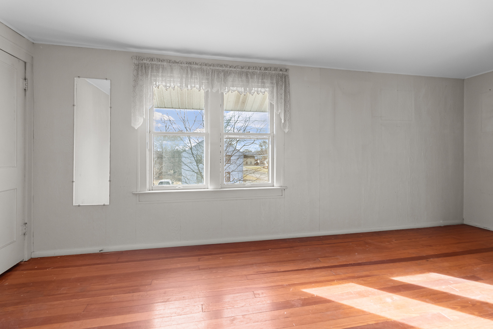 607 W Burbank Street