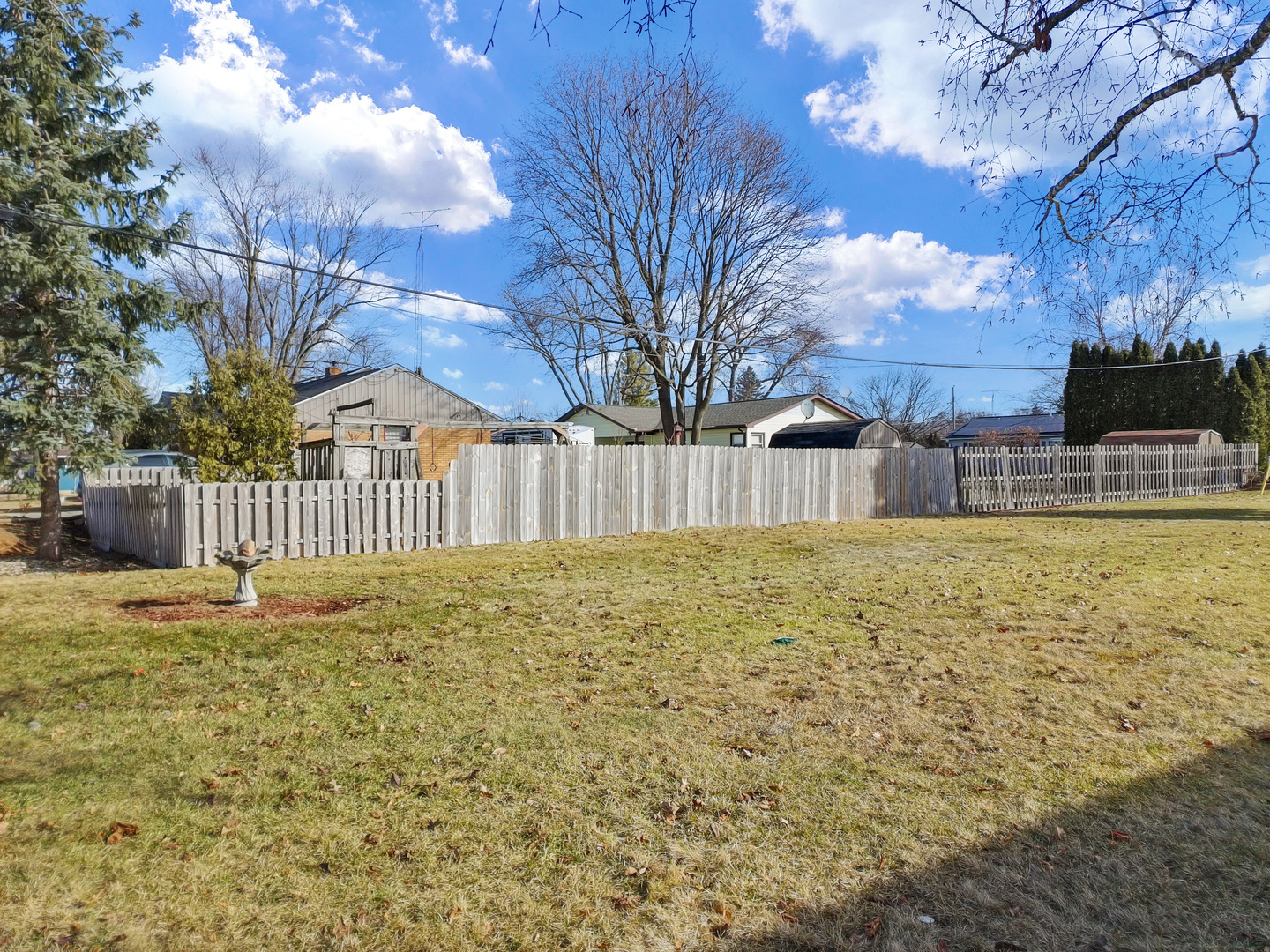 607 W Burbank Street