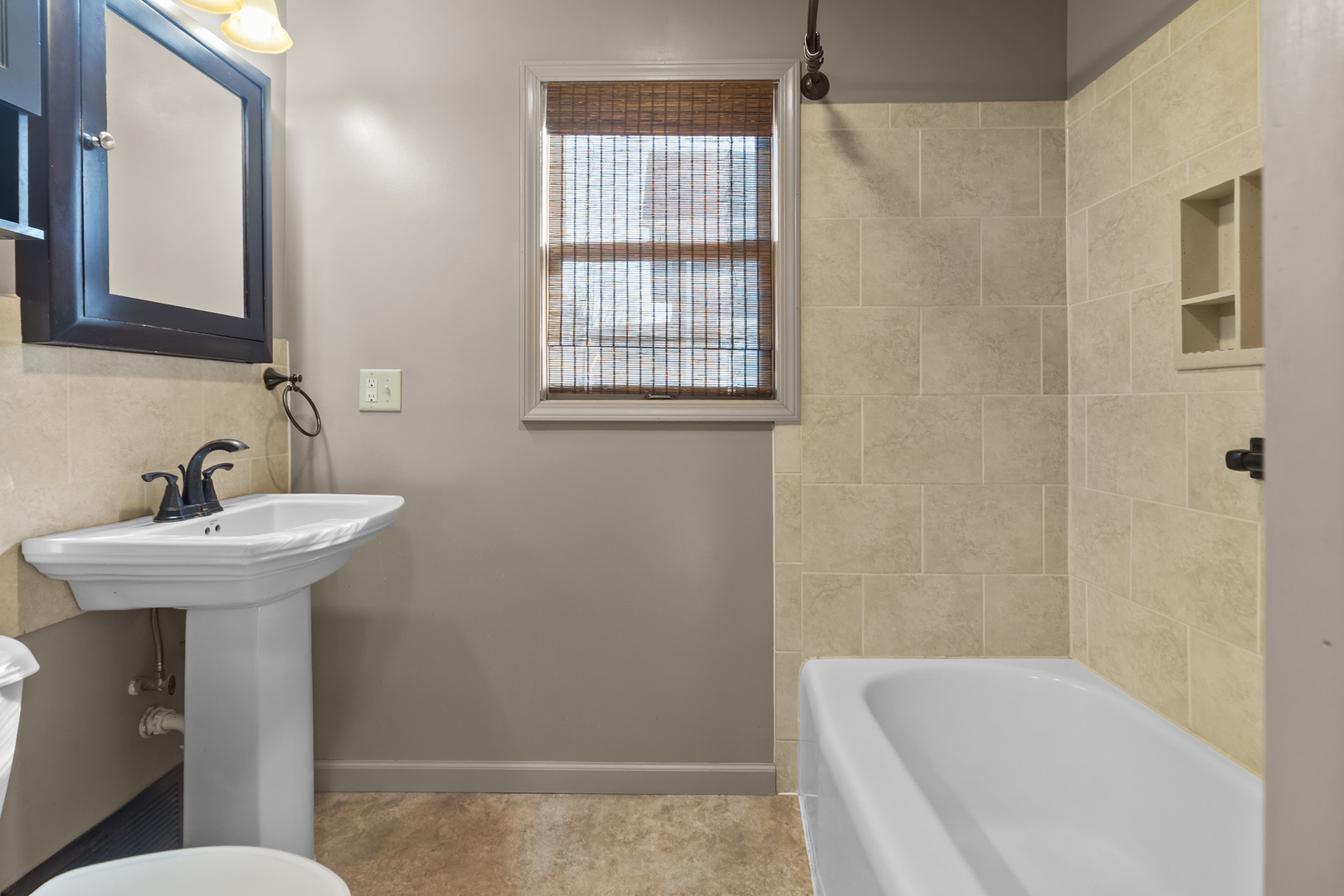 607 W Burbank Street