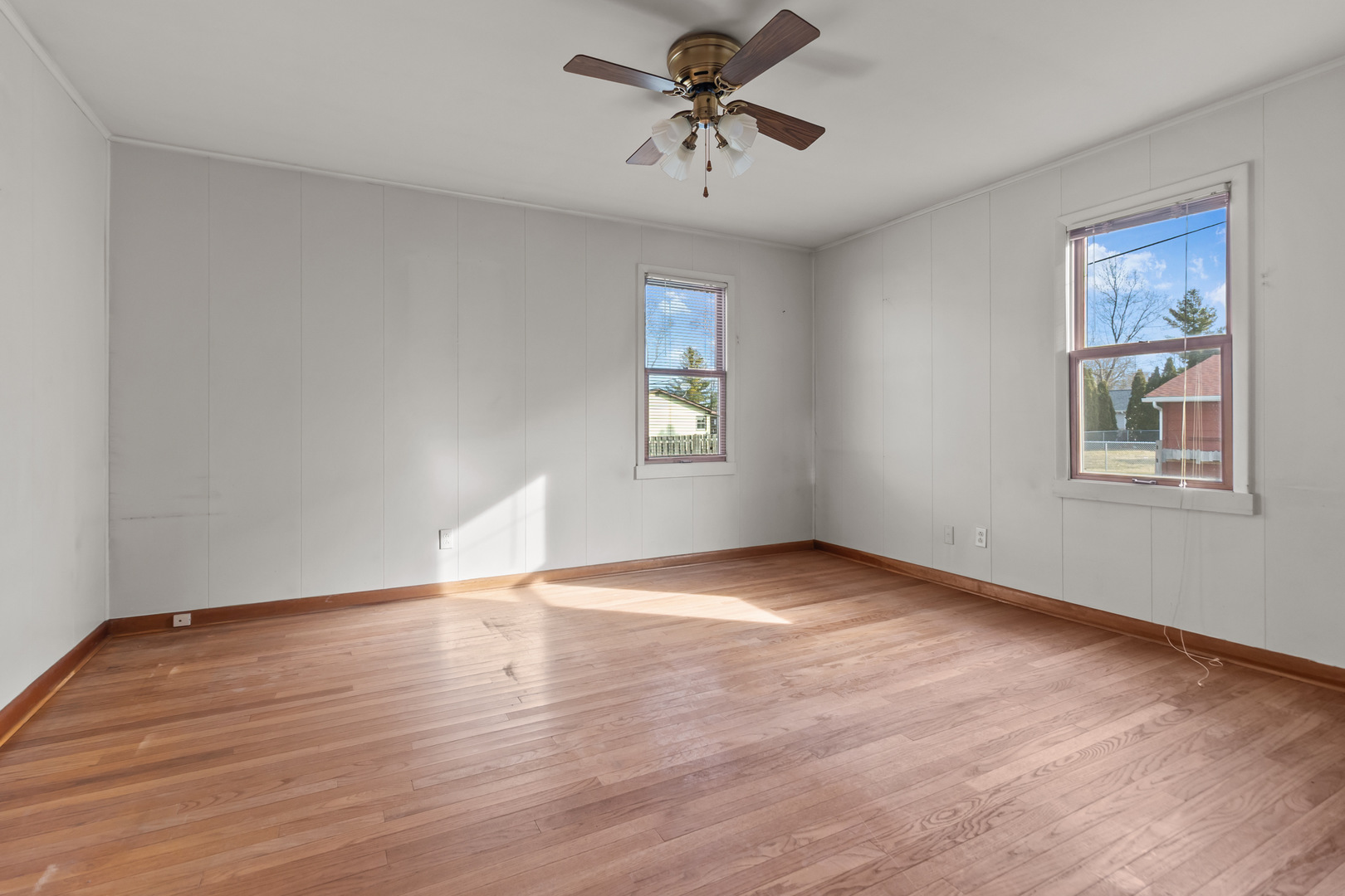 607 W Burbank Street