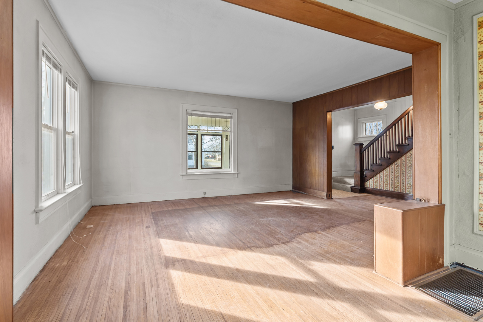 607 W Burbank Street