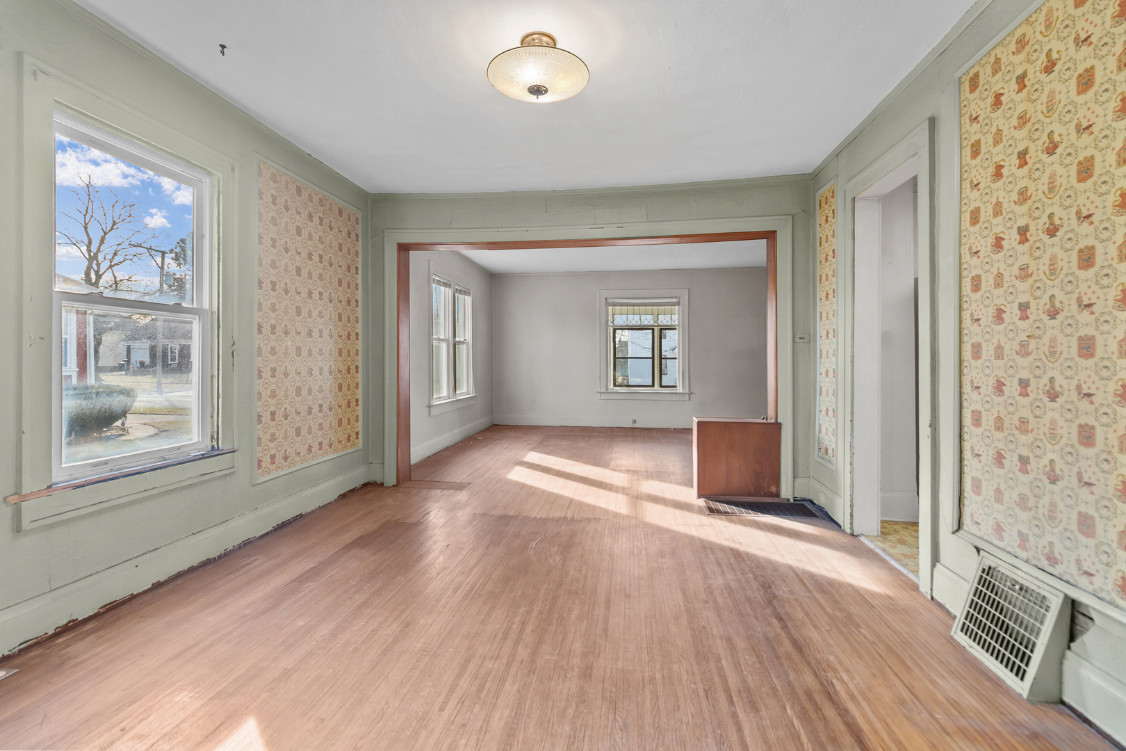 607 W Burbank Street