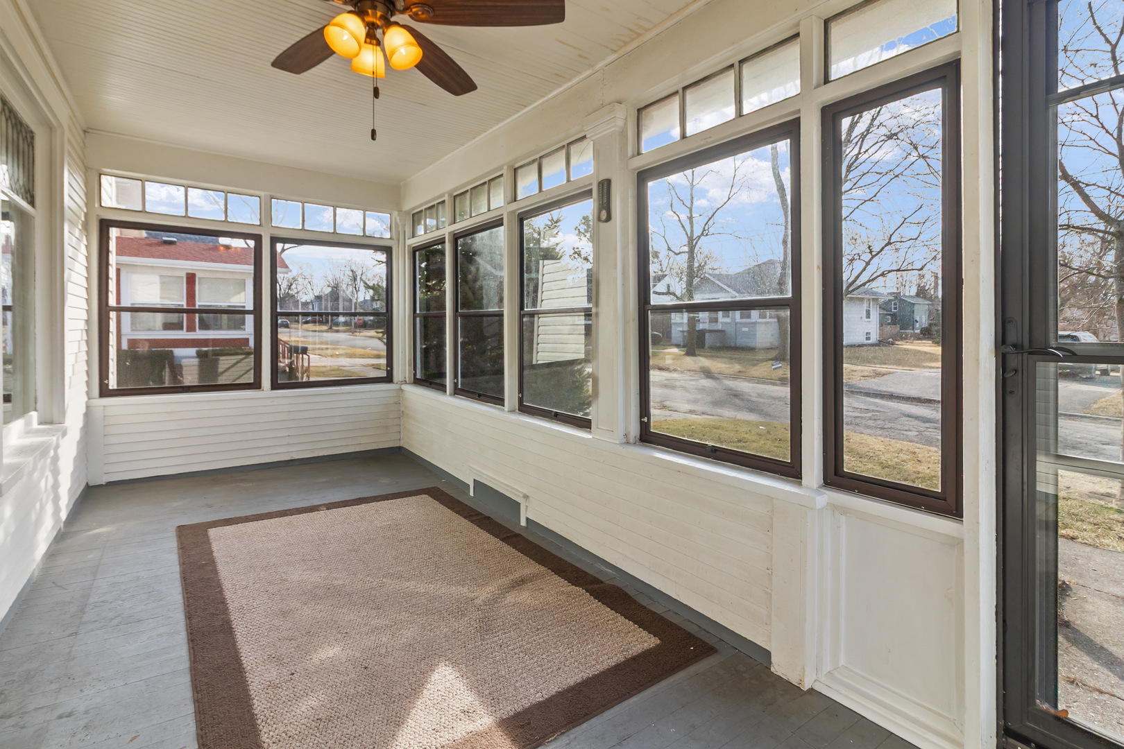 607 W Burbank Street