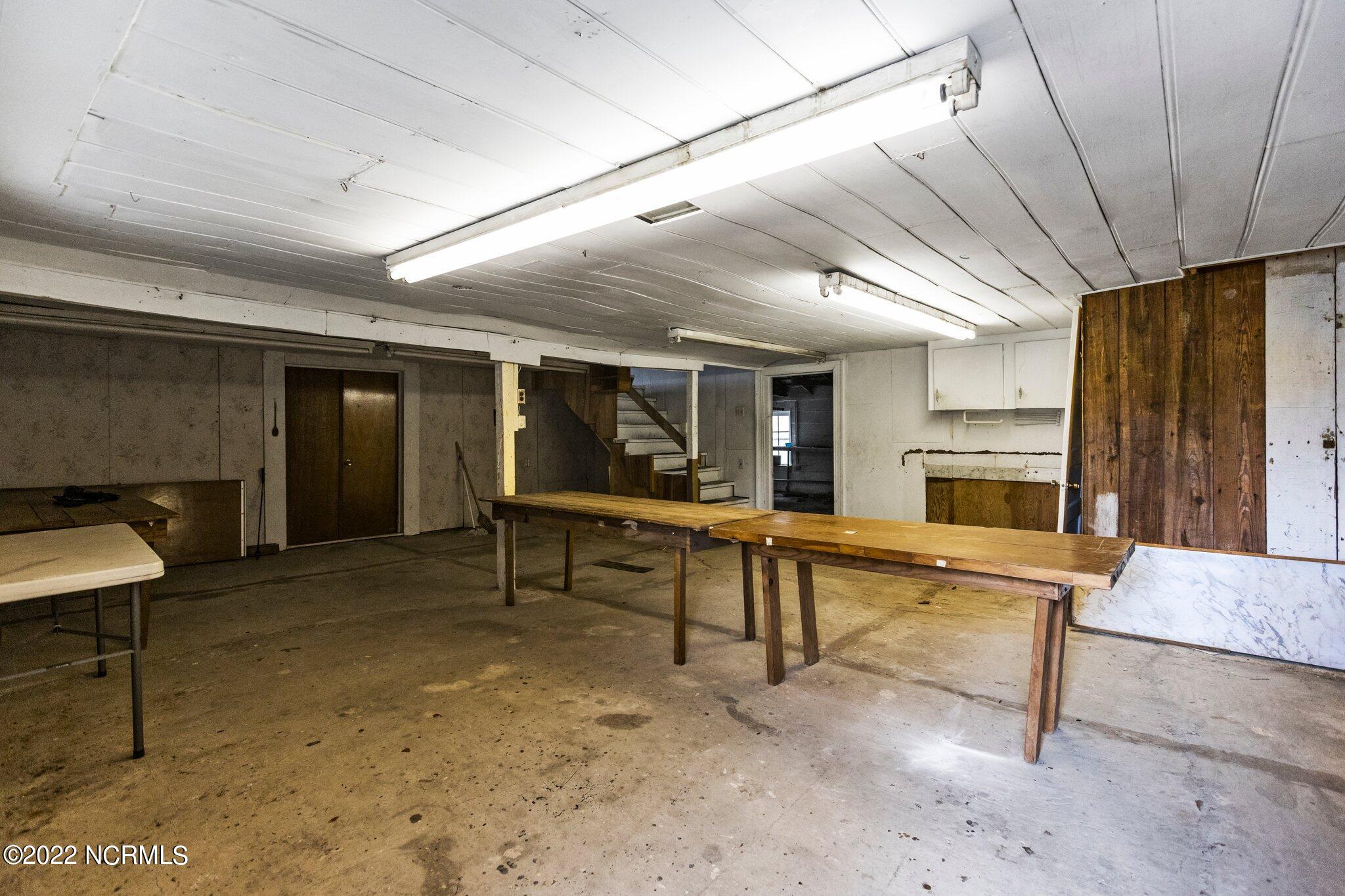 917 E 6th Street