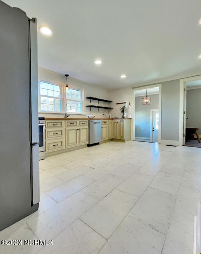 37677 Us 264 Highway E