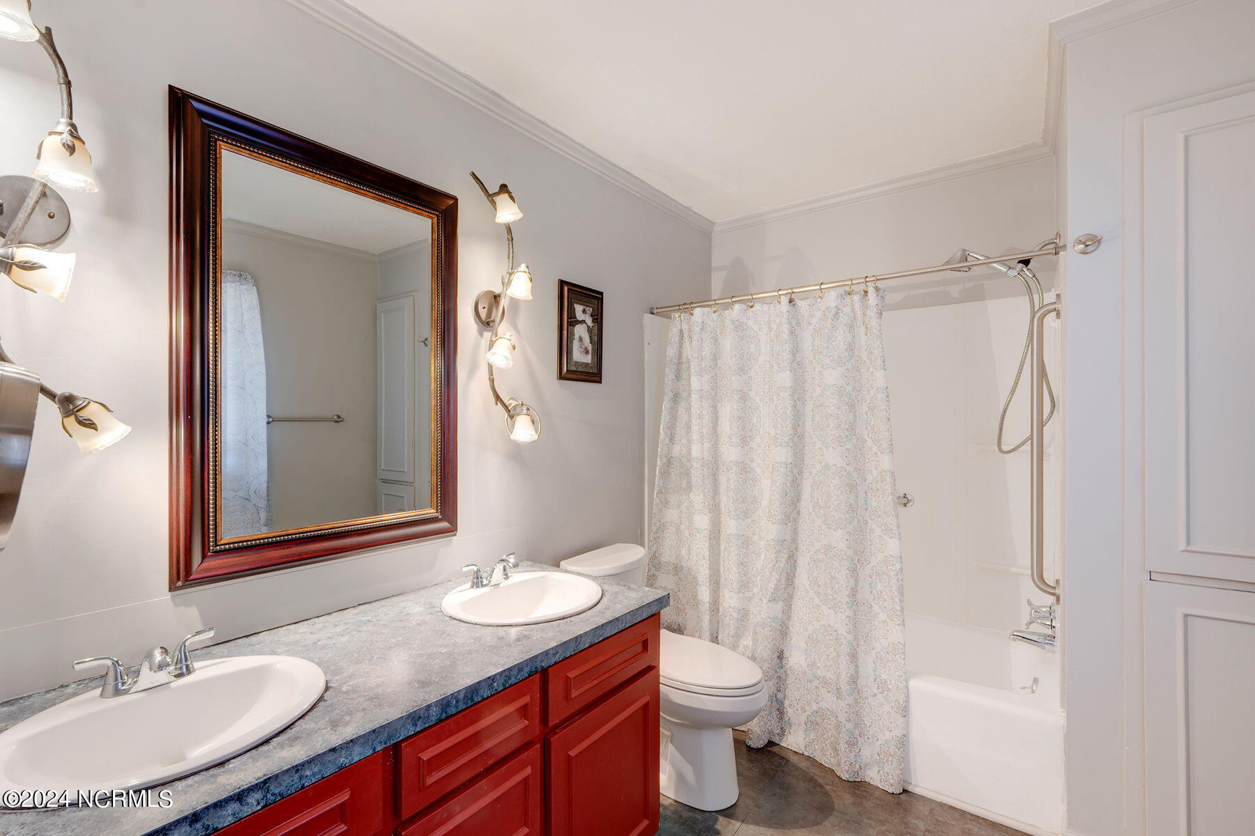 104 N Eden Drive