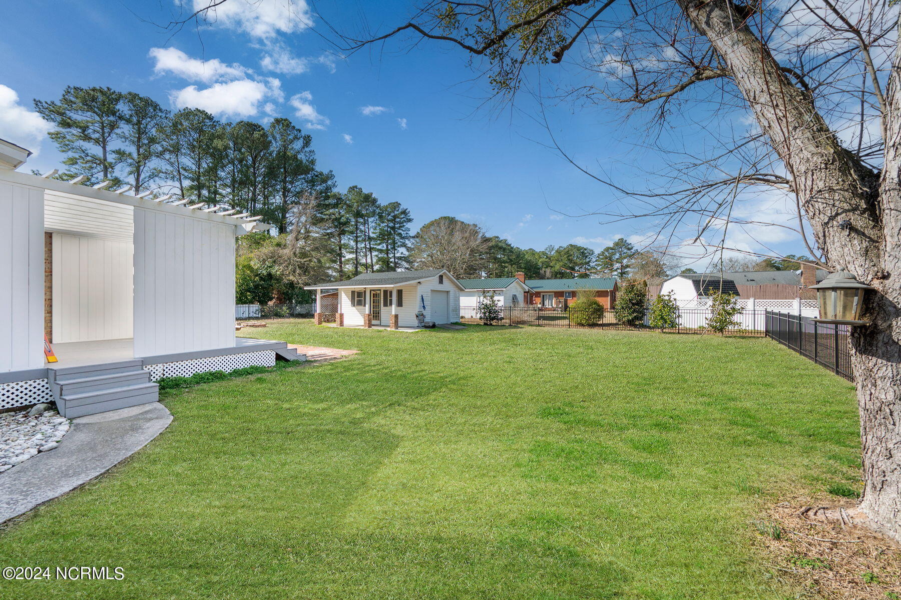 104 N Eden Drive