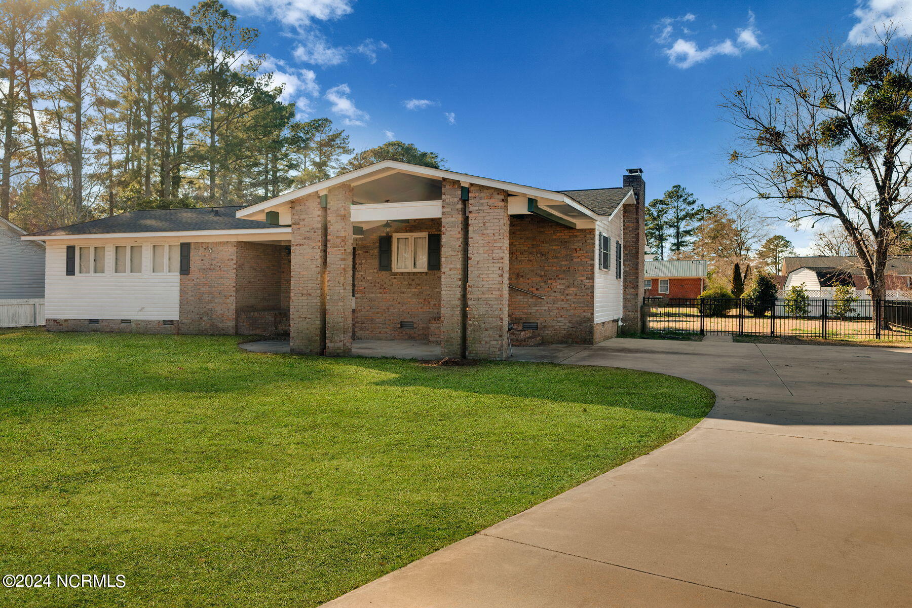104 N Eden Drive