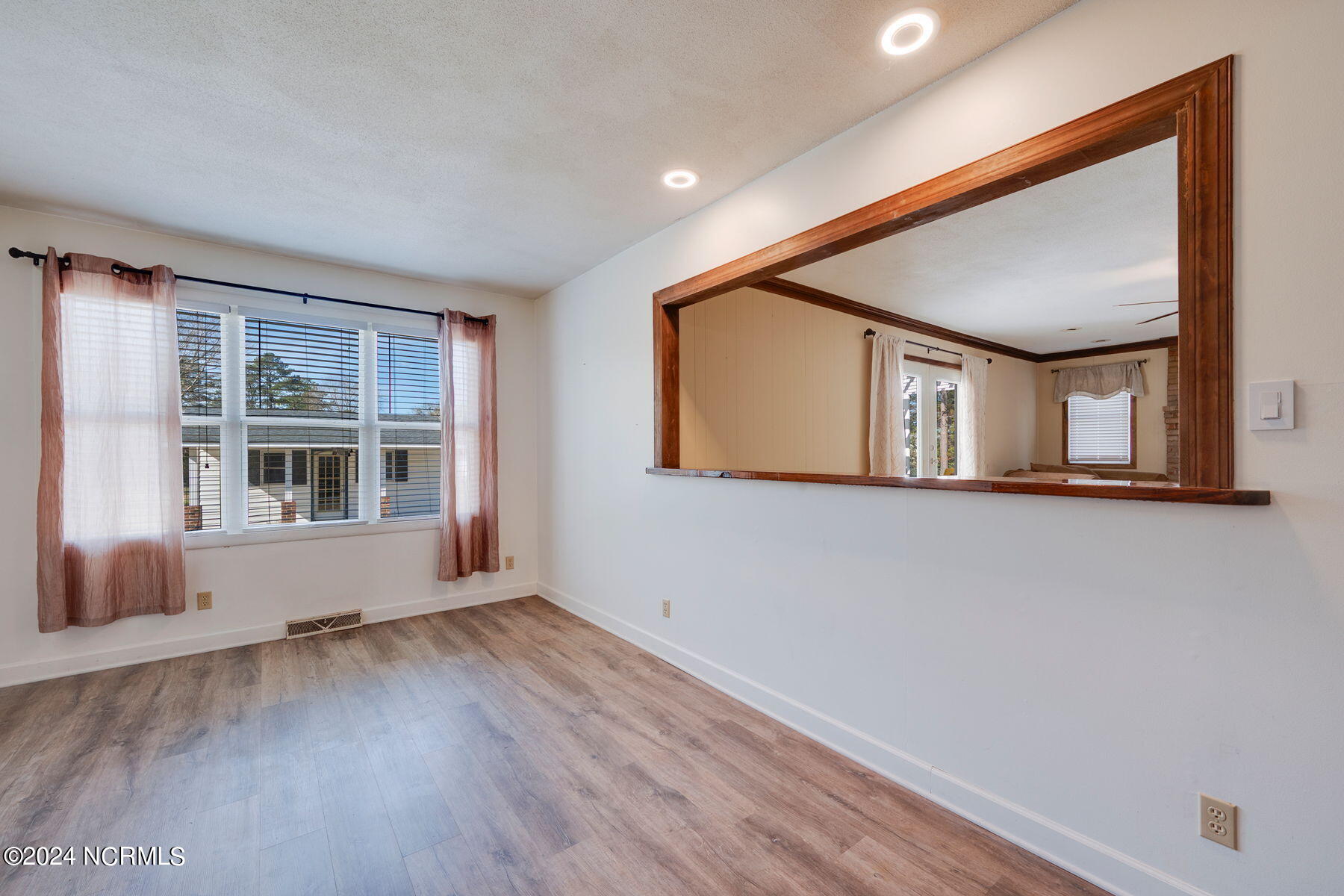 104 N Eden Drive