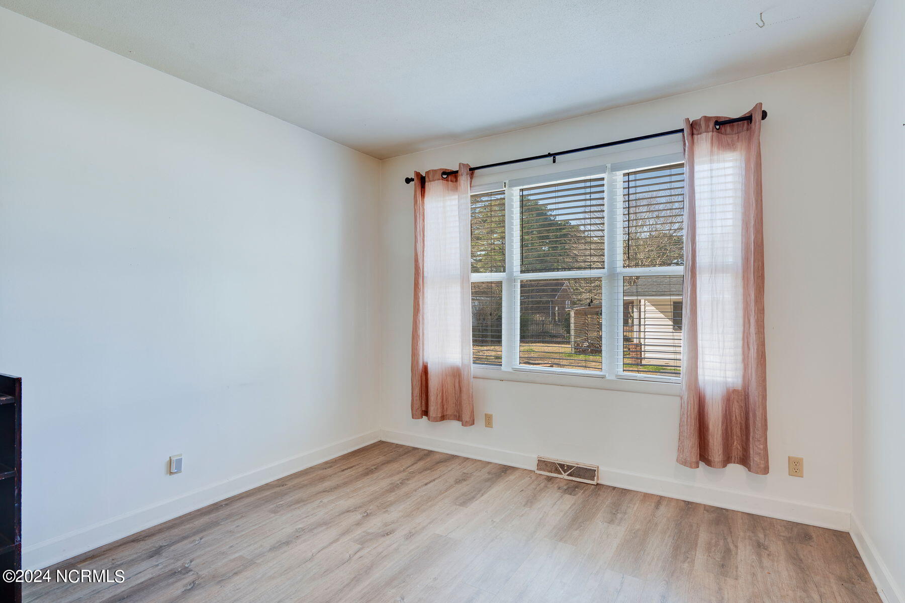 104 N Eden Drive
