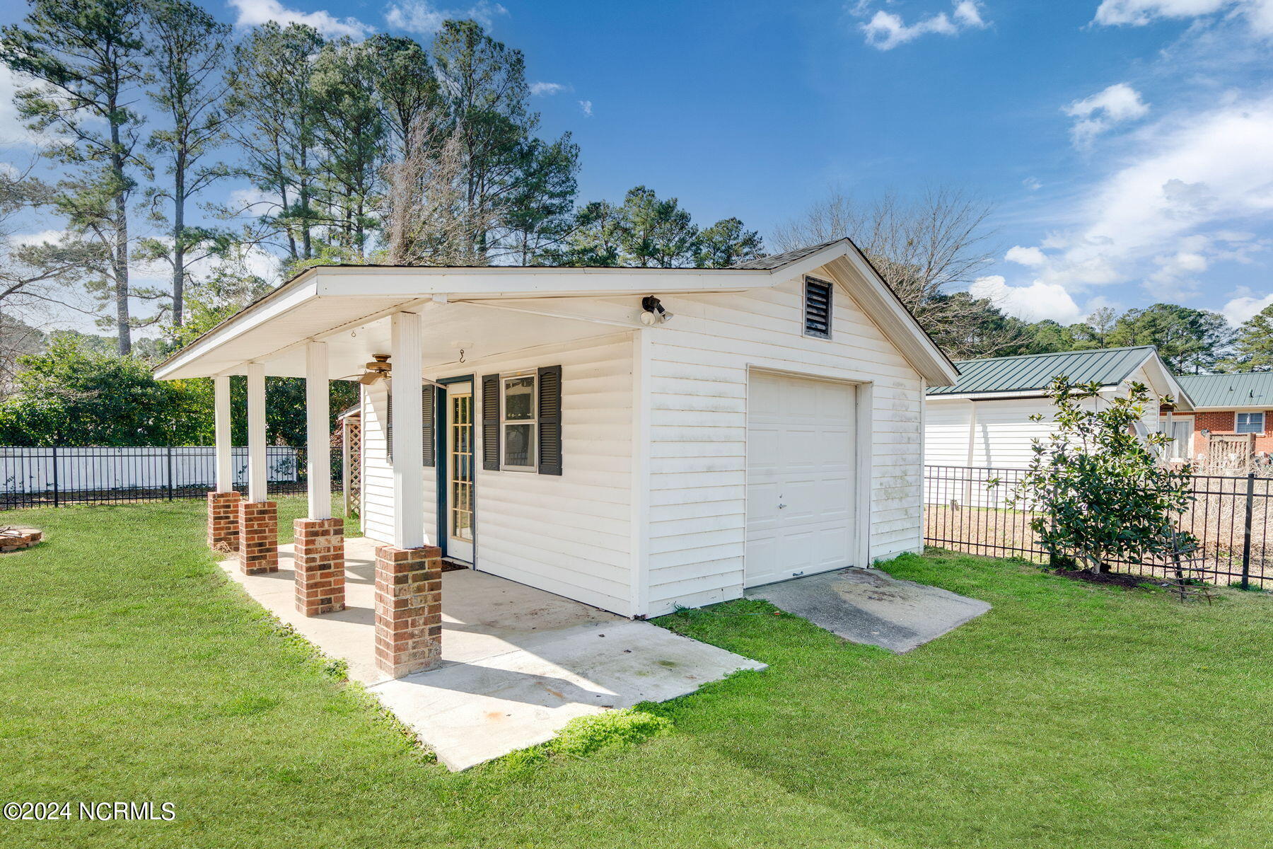 104 N Eden Drive
