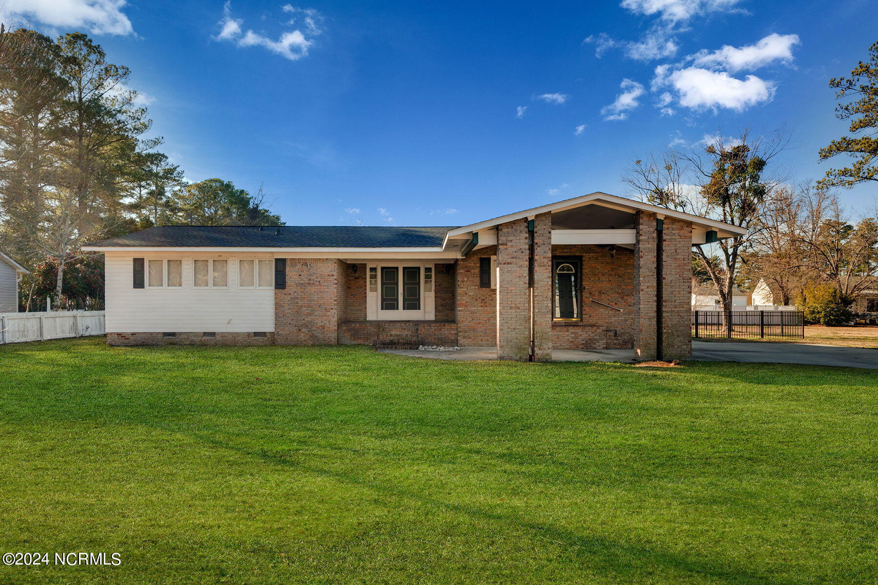 104 N Eden Drive