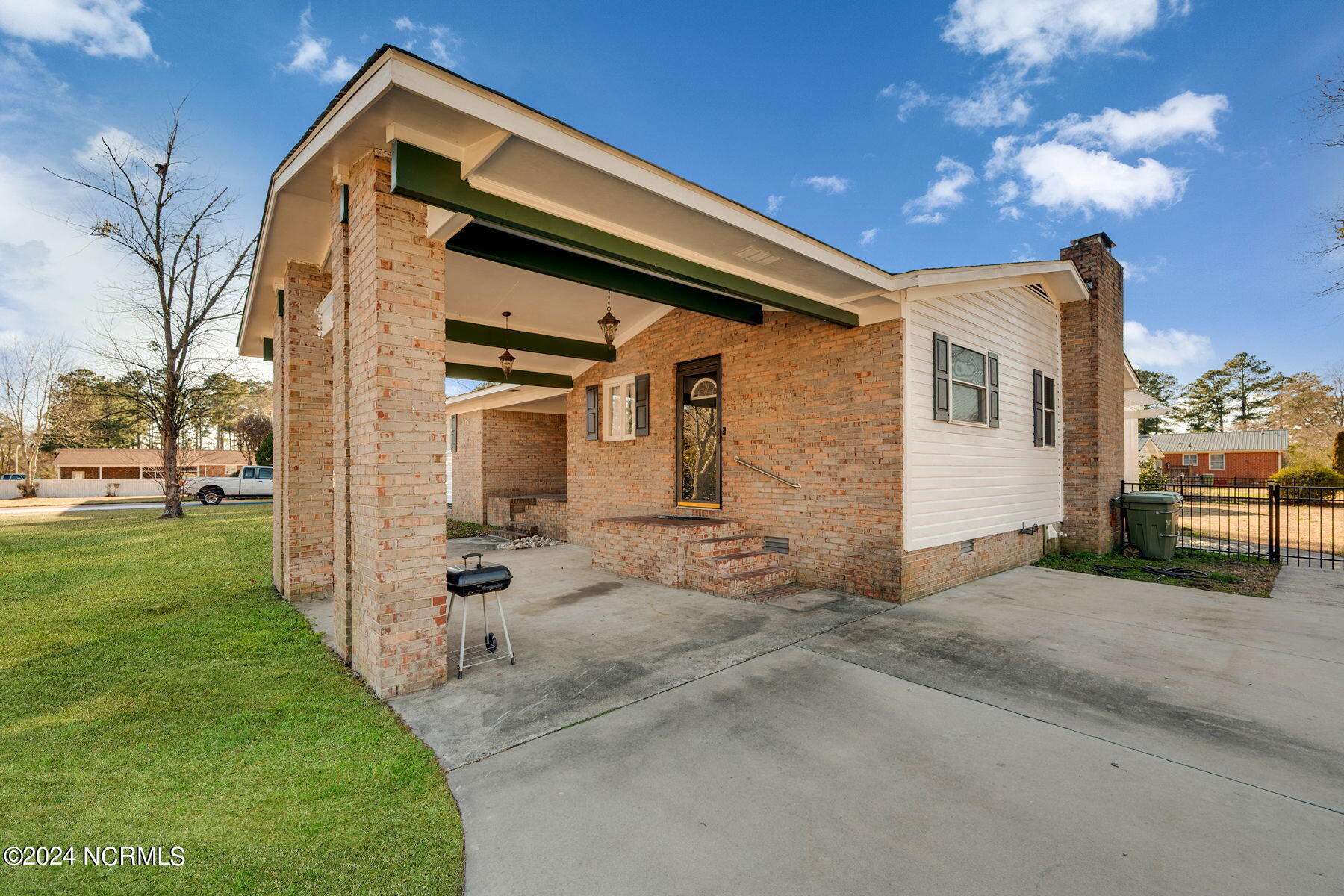 104 N Eden Drive